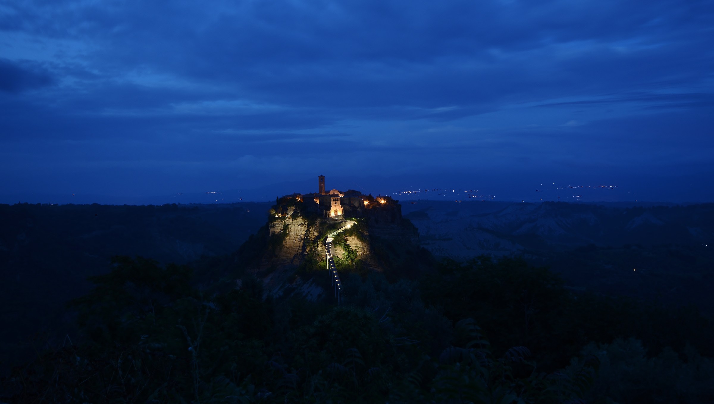The loneliness of Bagnoregio, the "dying city"