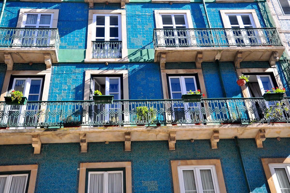 Building decorated with azulejos monochrome