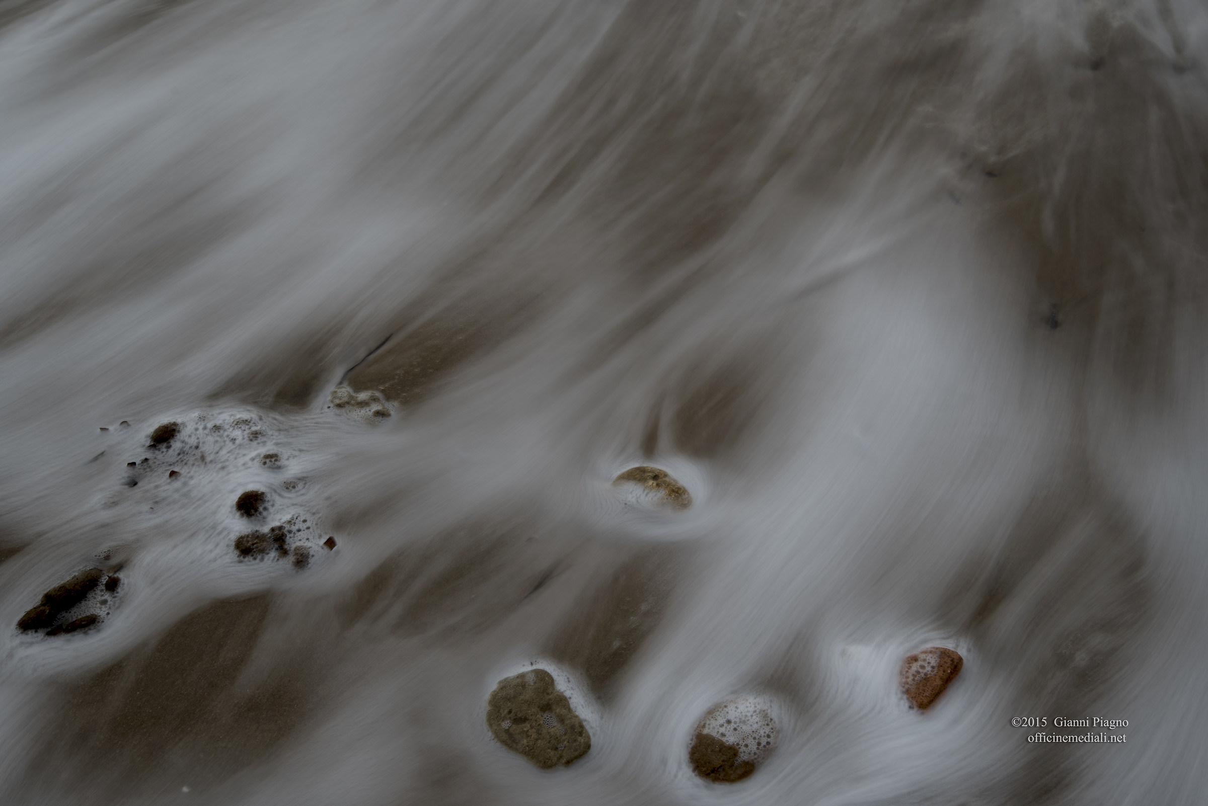 Suck back of the shoreline