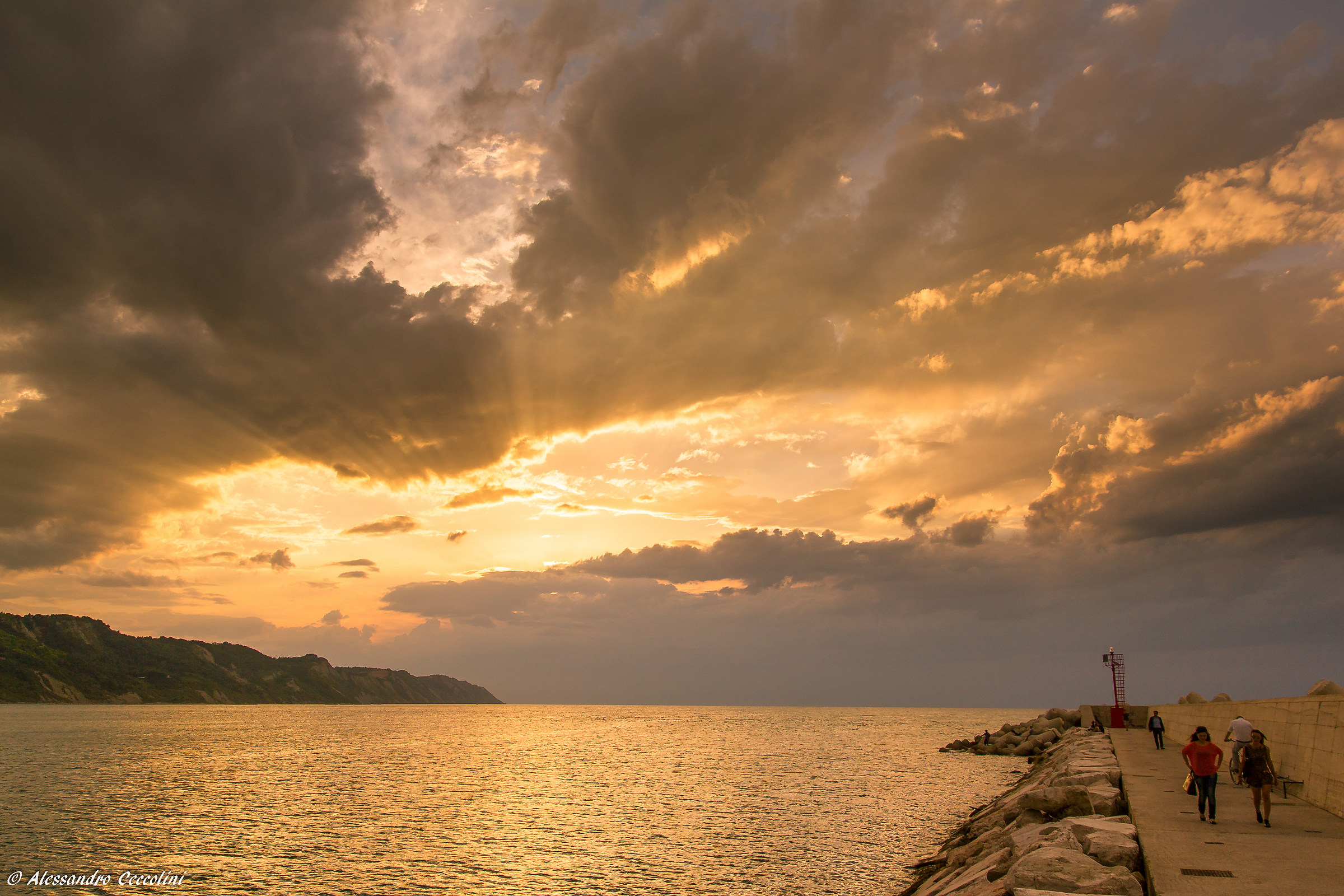 Raggi di sole tra le nuvole