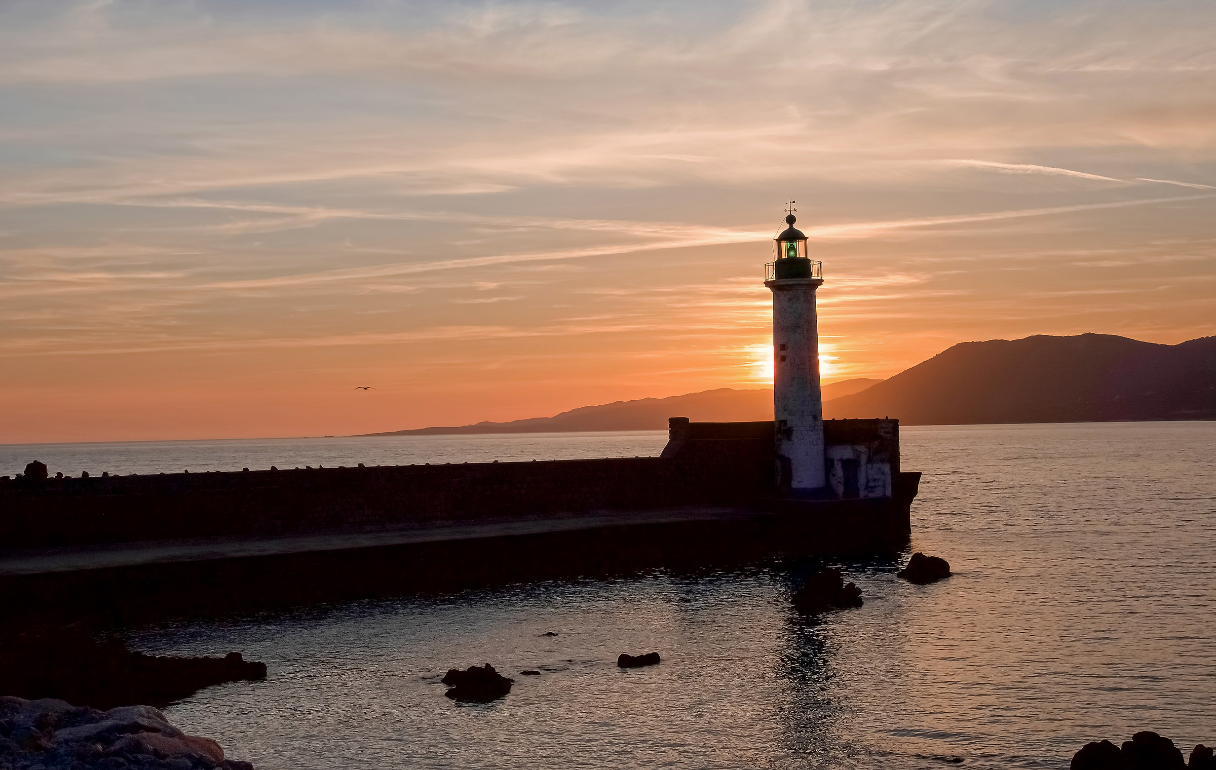 il faro al tramonto