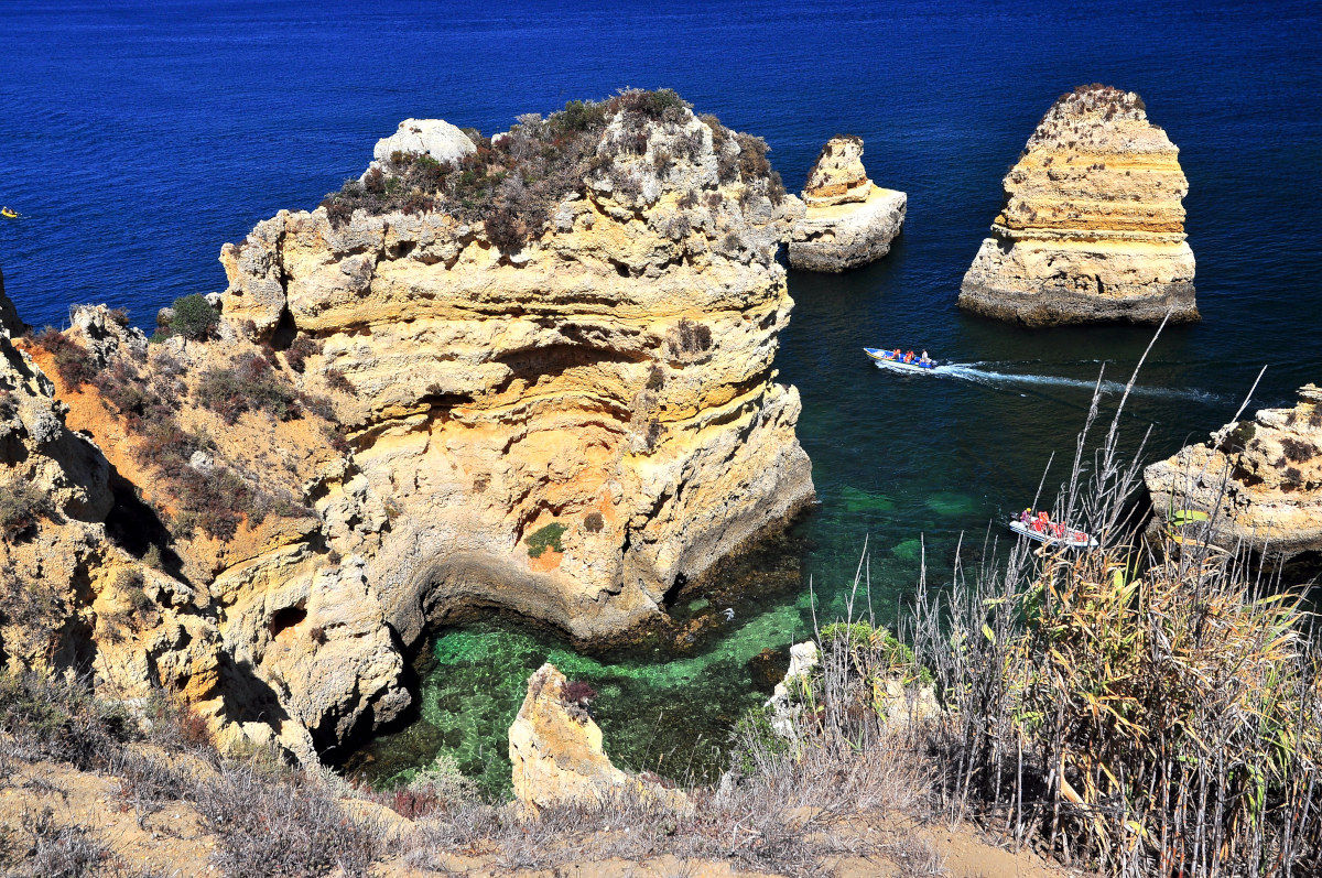 Lagos. Rocks and sea.