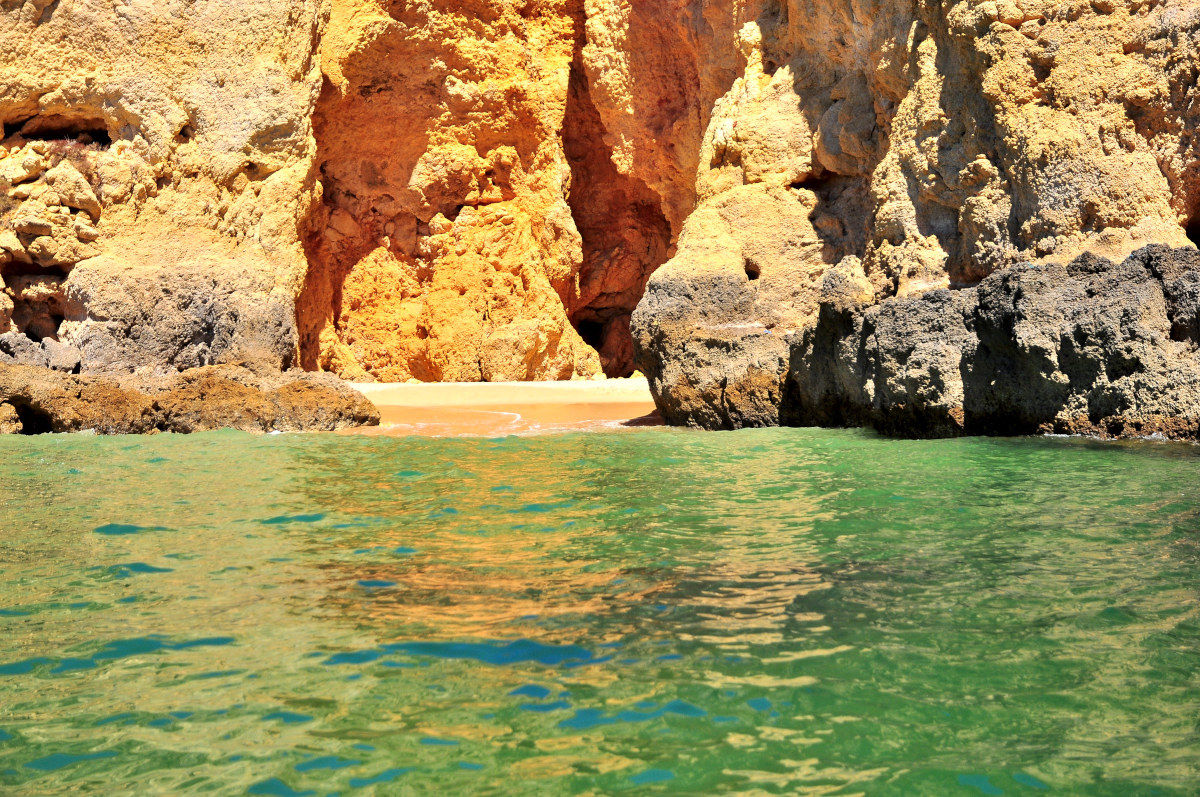 Colors and transparencies.