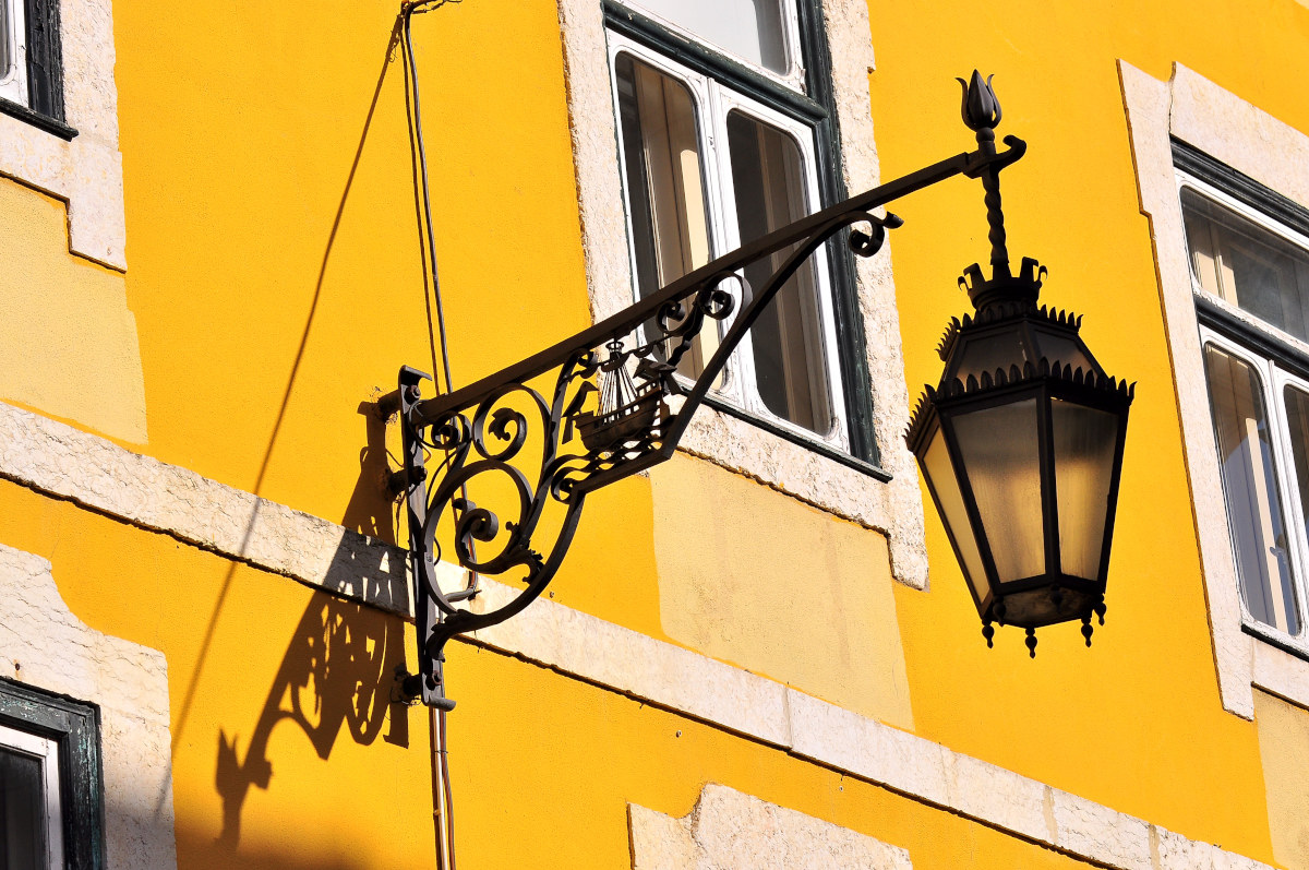 Lamppost with the symbol of Lisbon.
