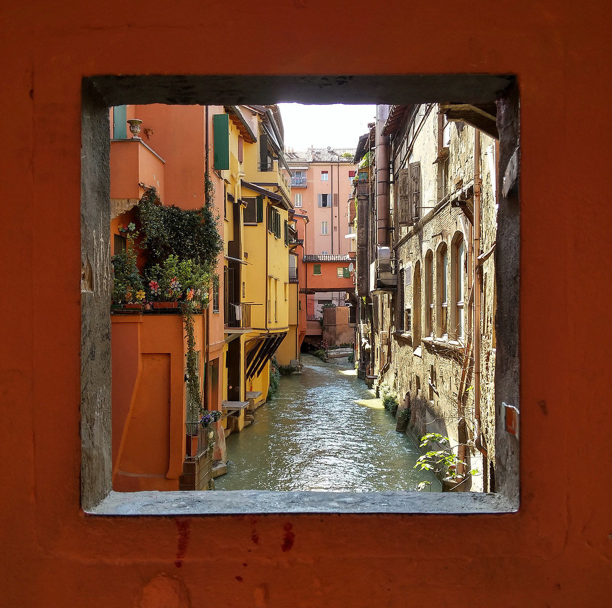 ... And I look at the world from a porthole ...