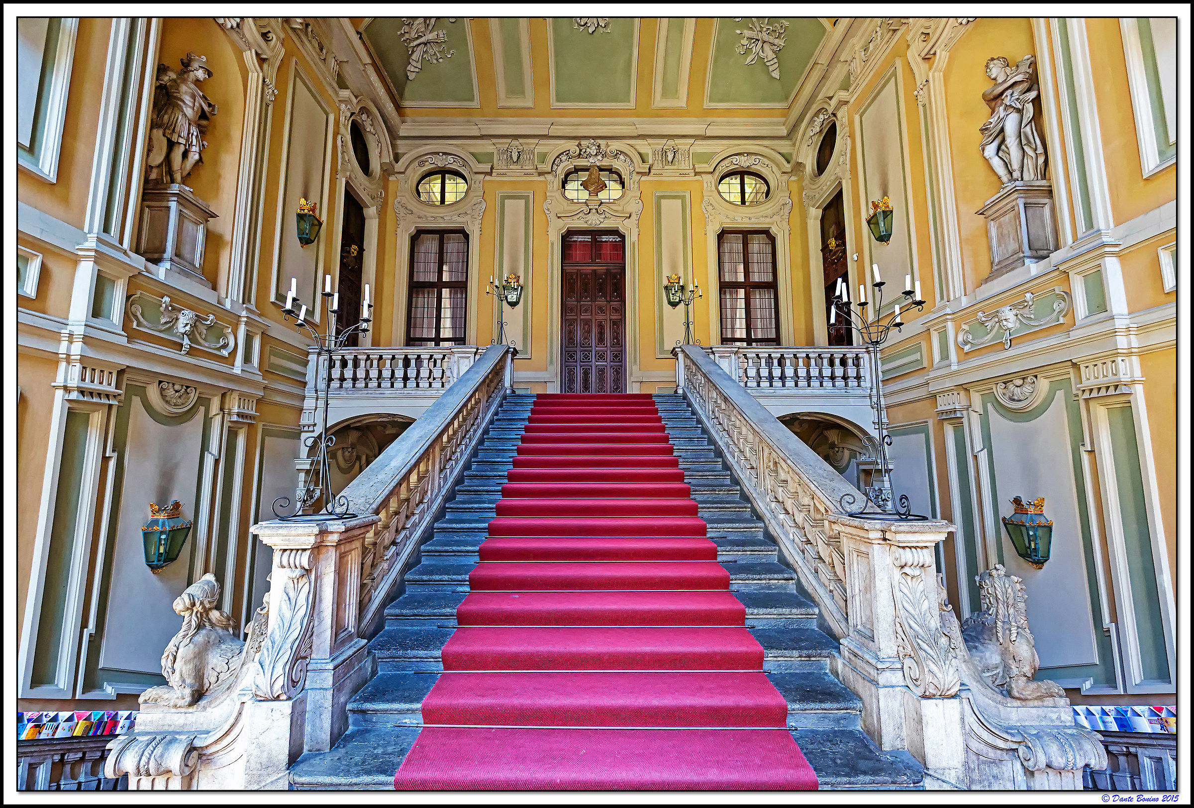 Palazzo Barolo: Staircase