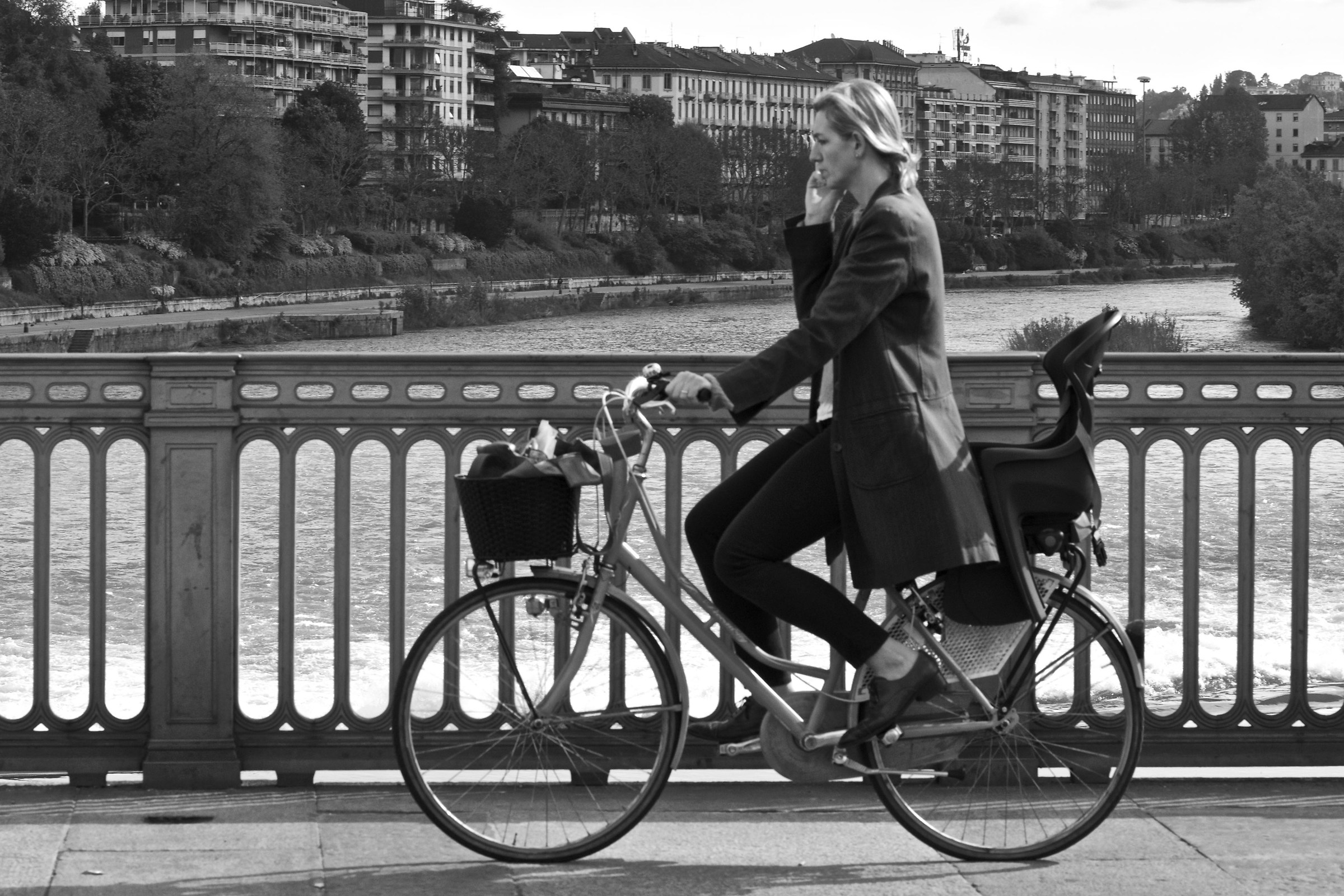 Telefonando in bicicletta