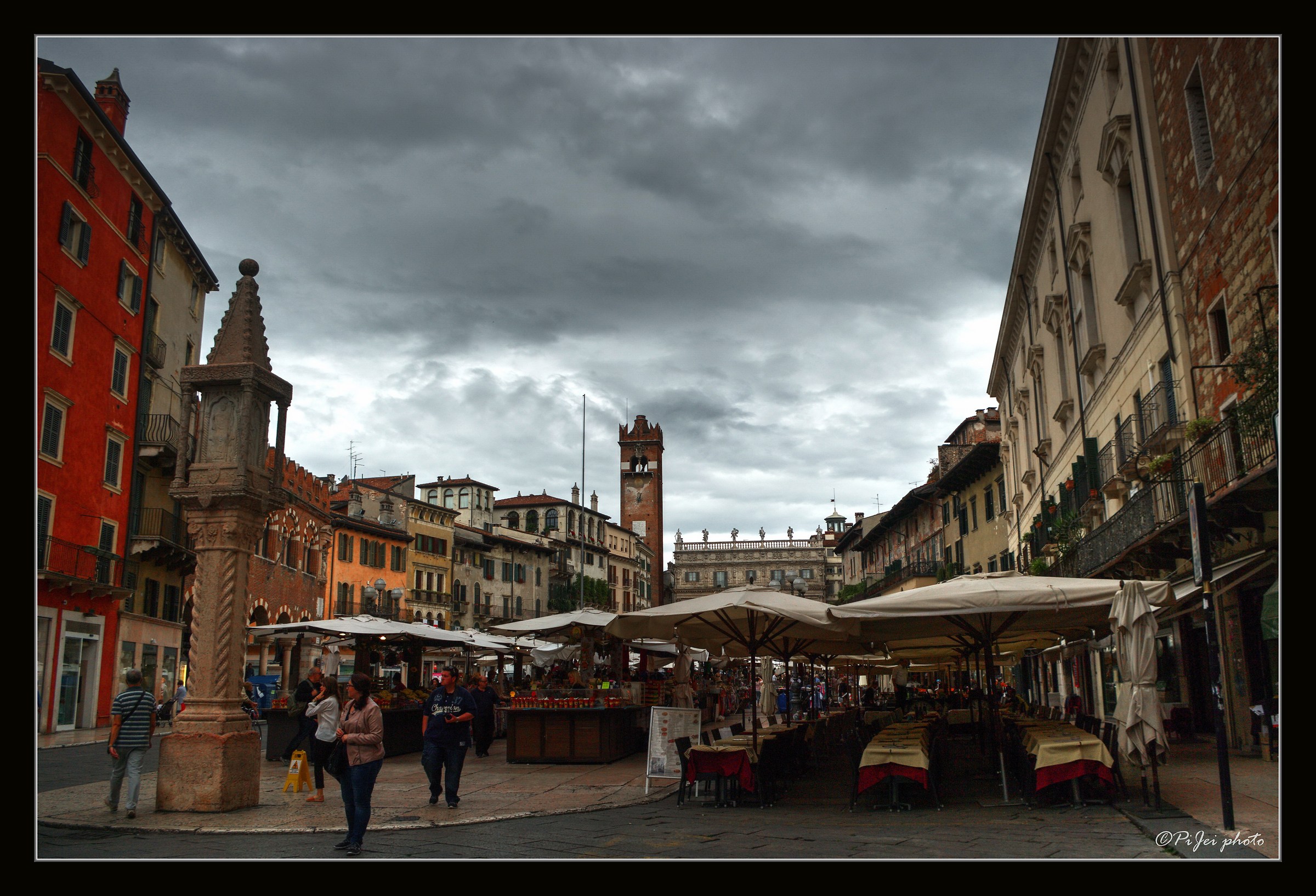 Clouds of Piazza delle Erbe