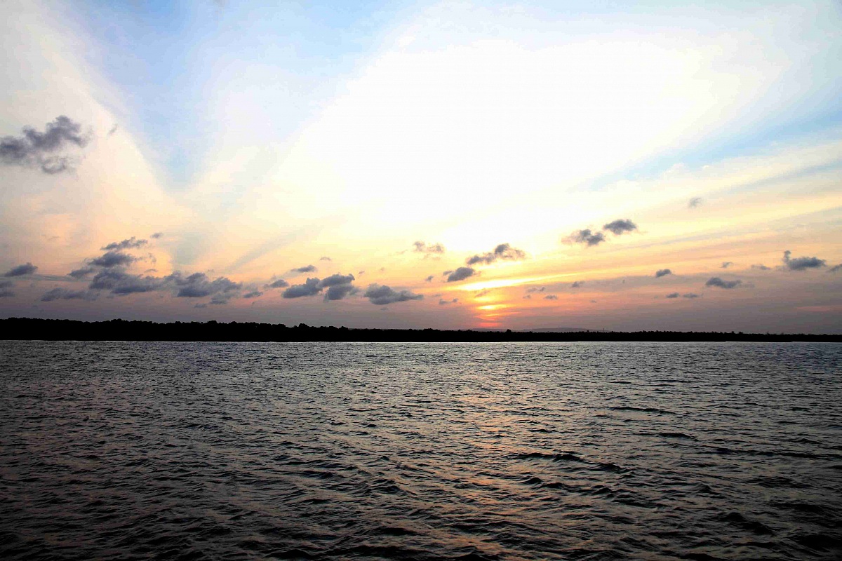 Kenya: sunset on the Indian Ocean