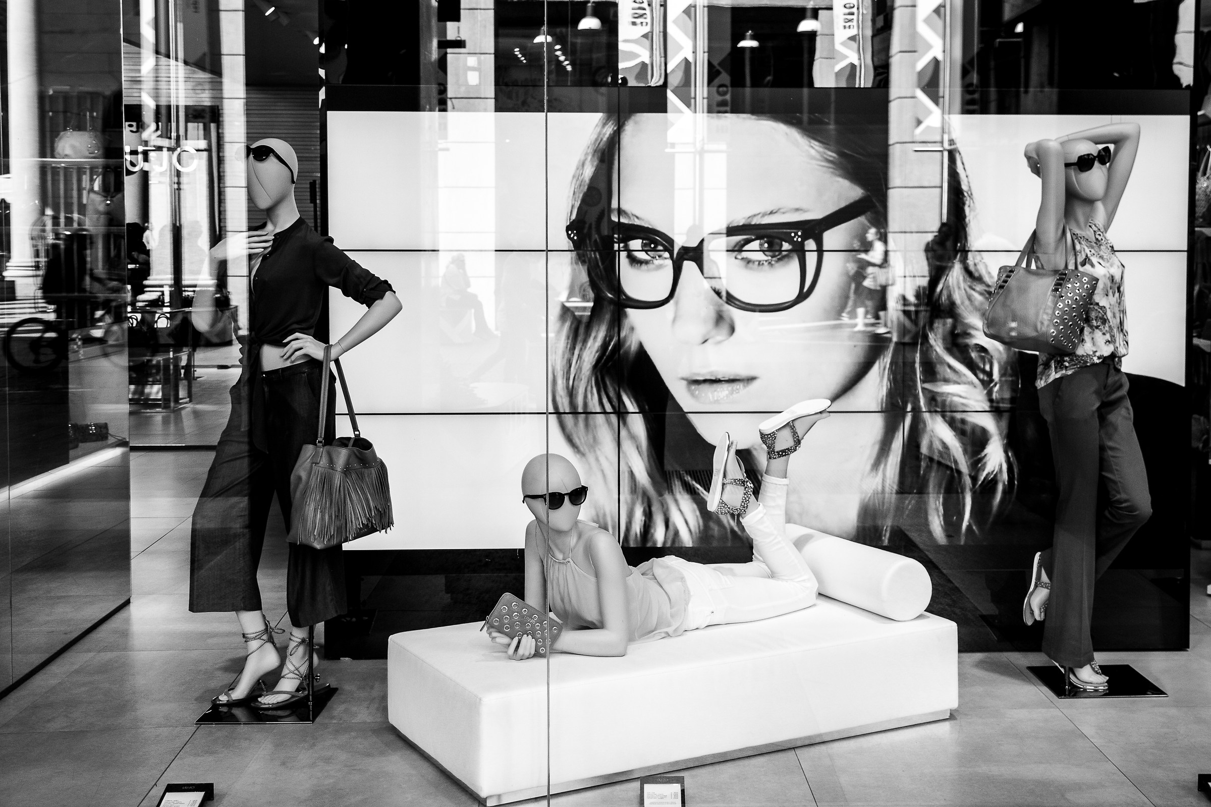 L'illusione di esistere (video, cloni e riflessi)