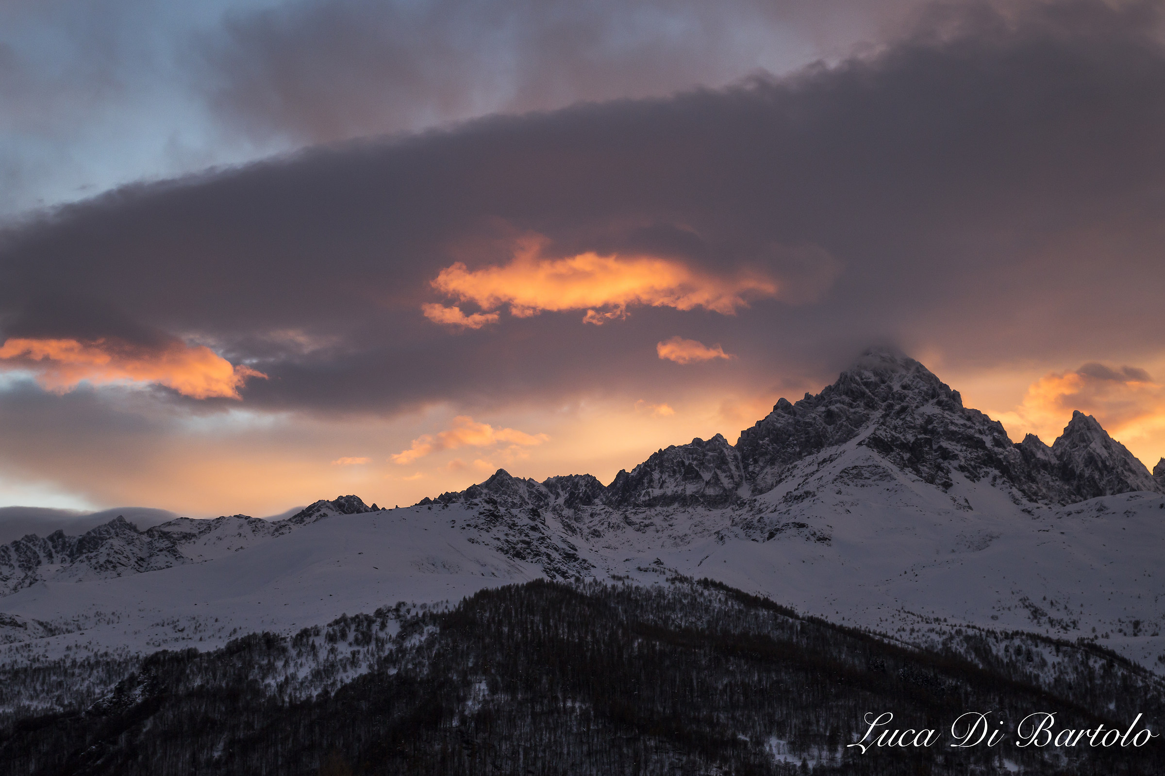 Tramonto sul monte Viso