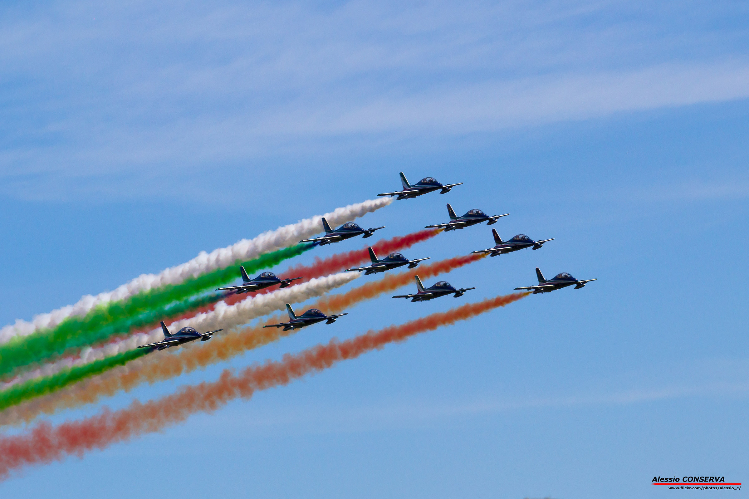 Tricolor arrows