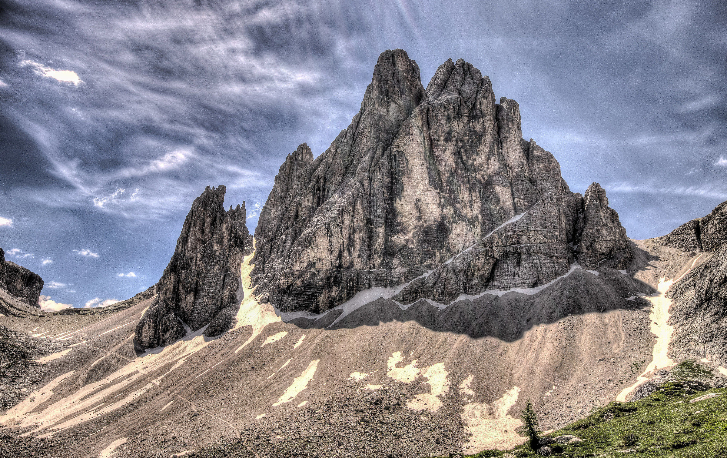 Croda dei Toni o Cima Dodici, tra nubi e raggi di sole