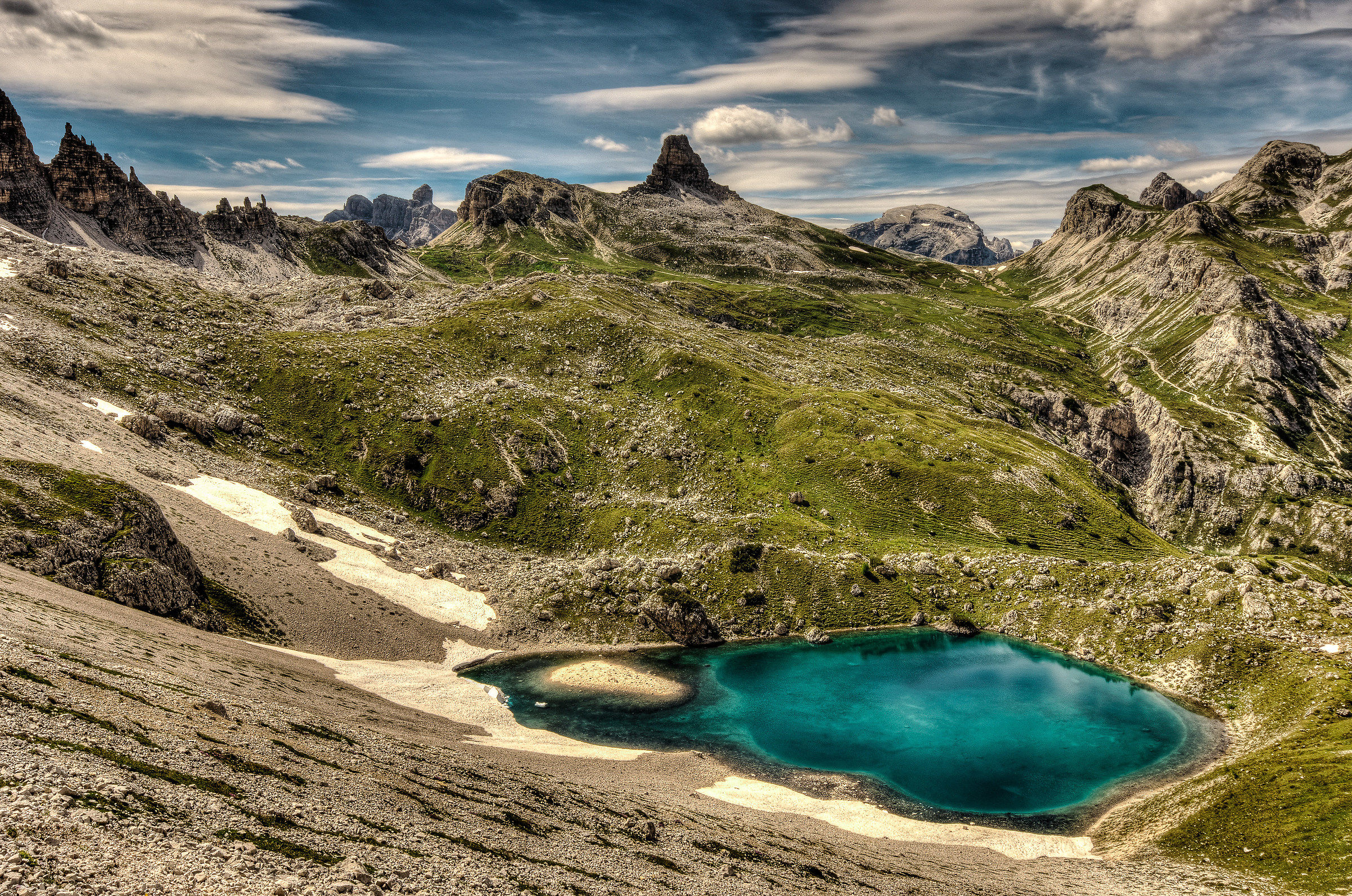 Pond to the Rifugio Locatelli, that show ...