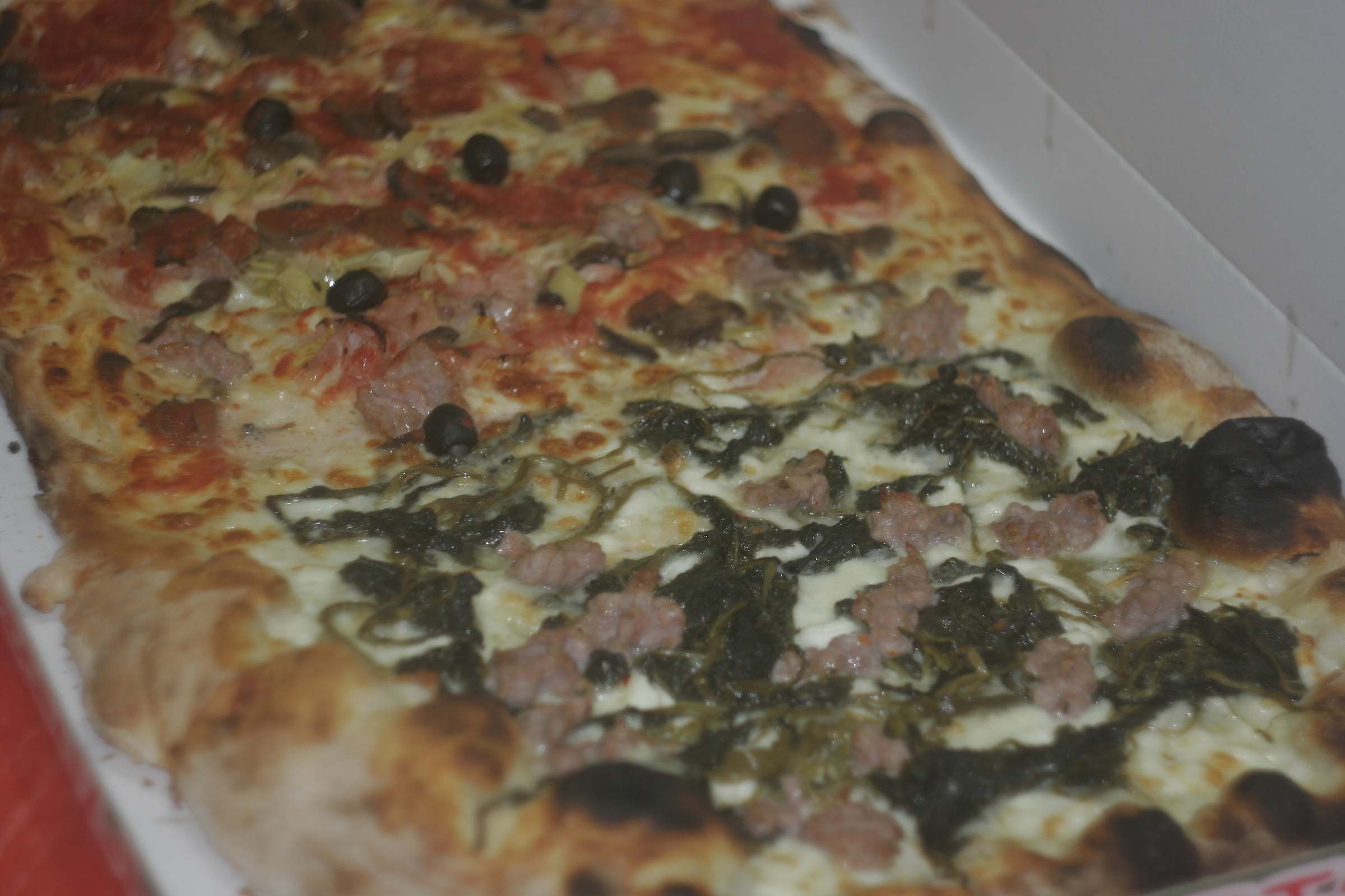 Mezzo metro di pizza