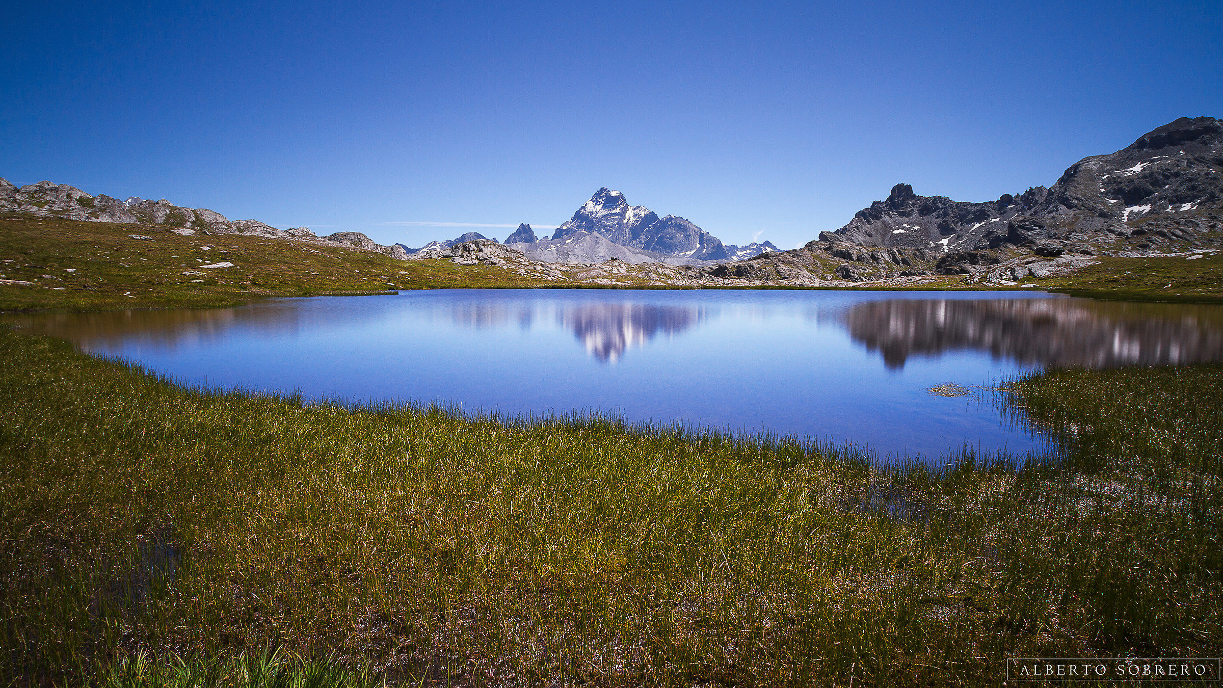 Viso Tour and Real are reflected in Lago Longet