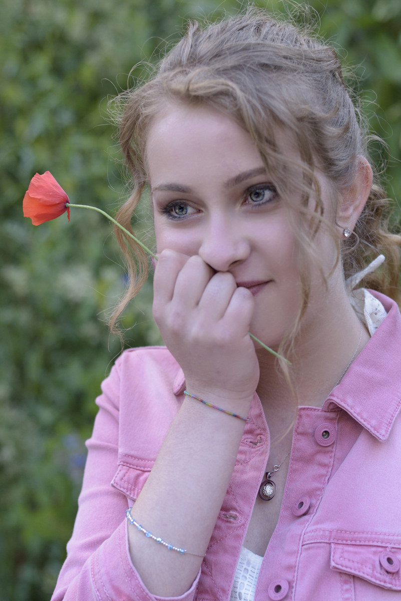 Ragazza con il fiore