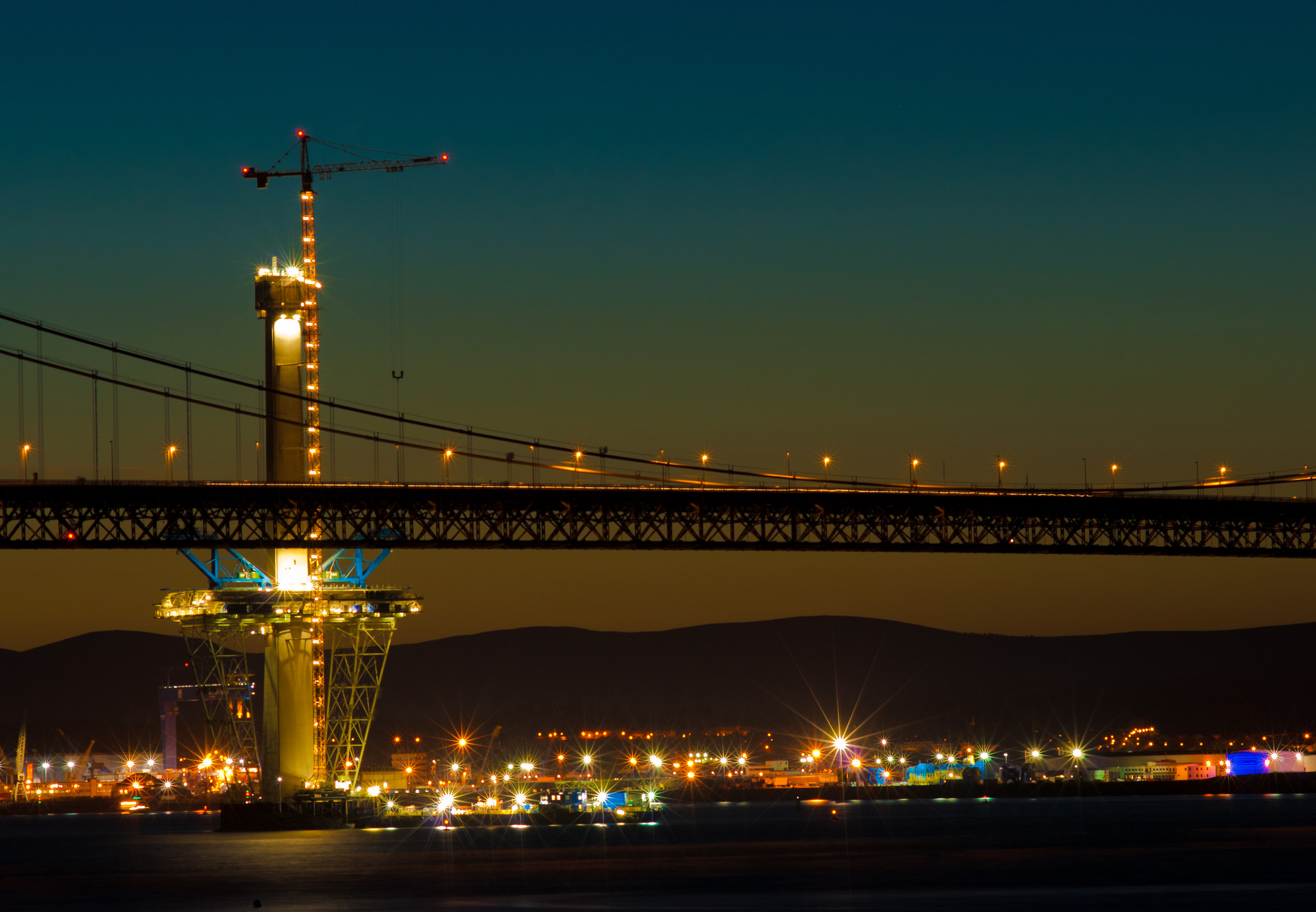 Costruzione del nuovo Forth Road Bridge, Scozia