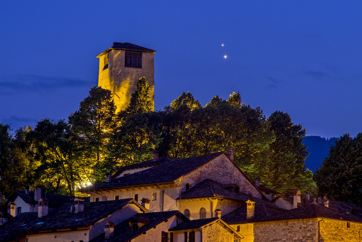 Mighty Aphrodite meets the gas giant