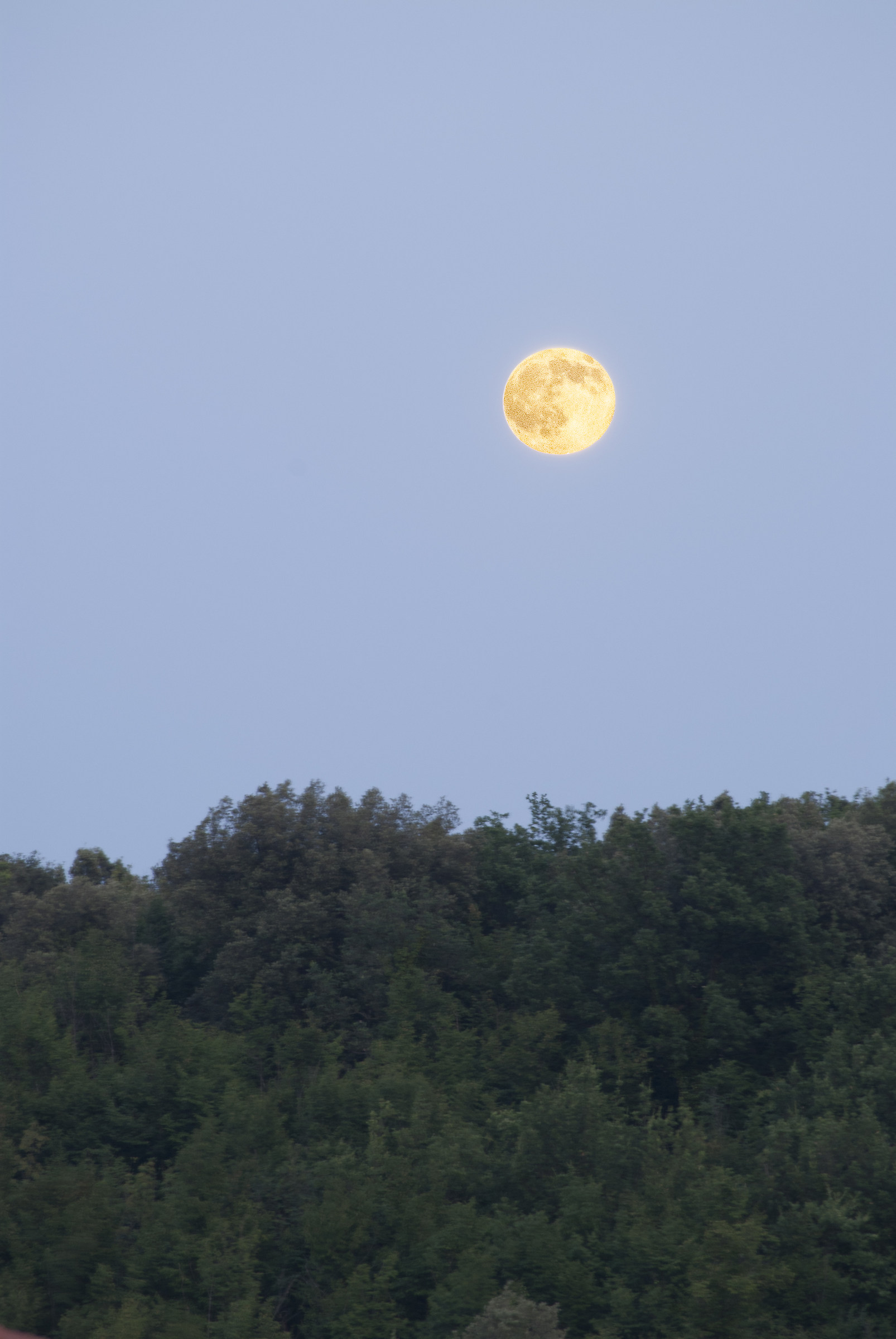 Spunda la Luna dal monde...