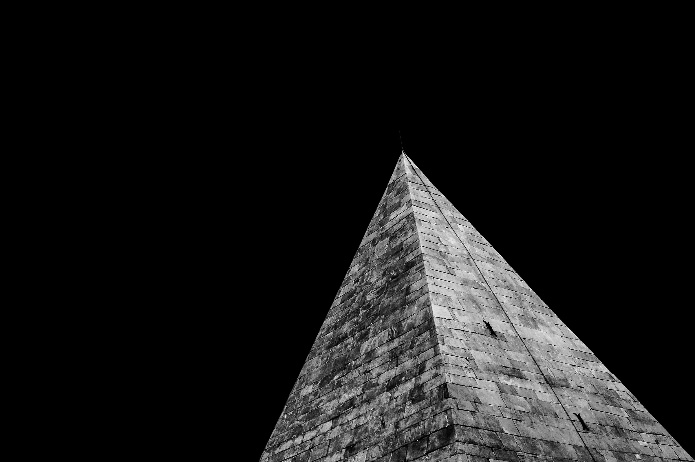 Pyramid Cestia, Rome