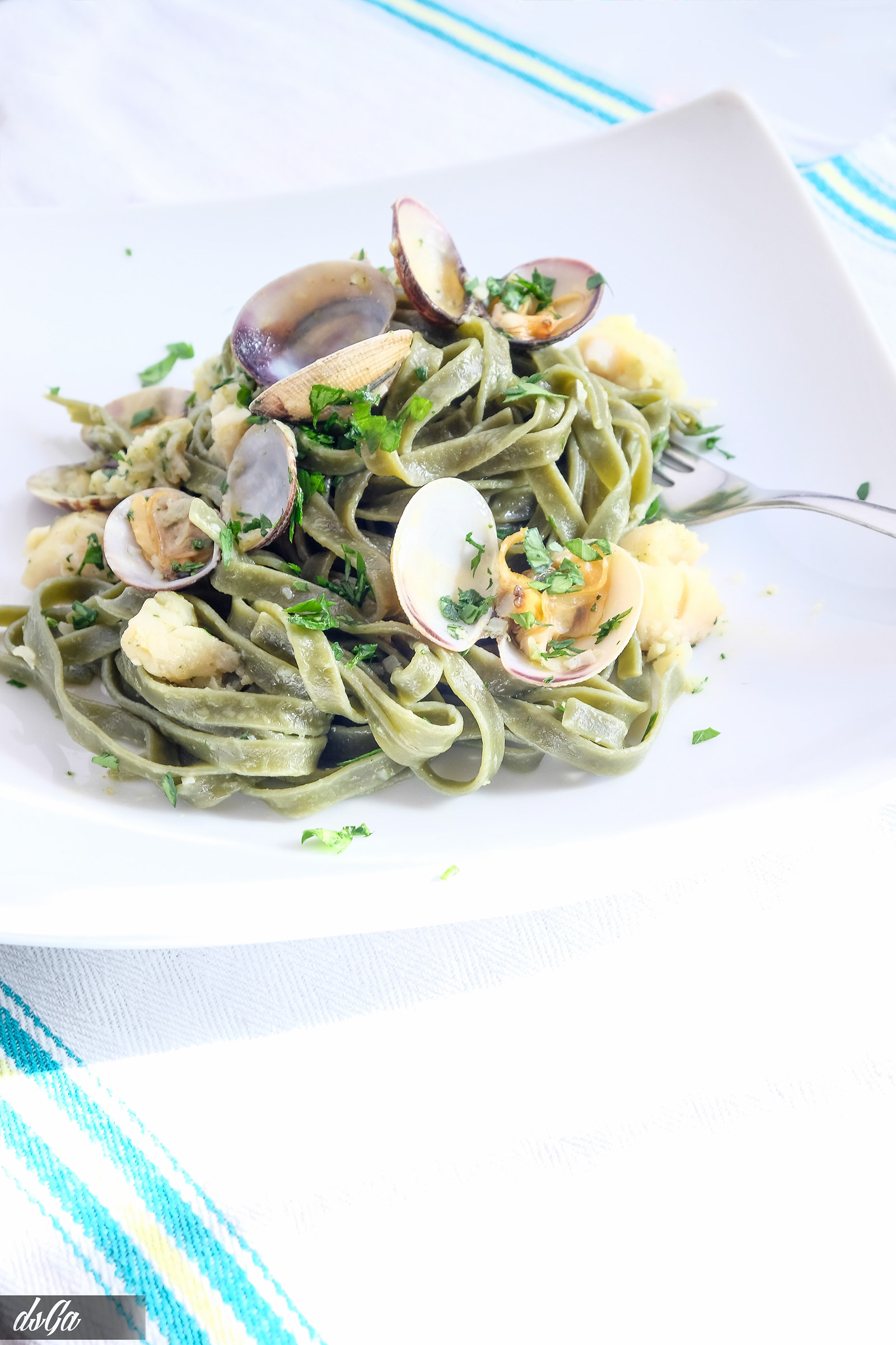 Linguine di alga marina ai frutti di mare