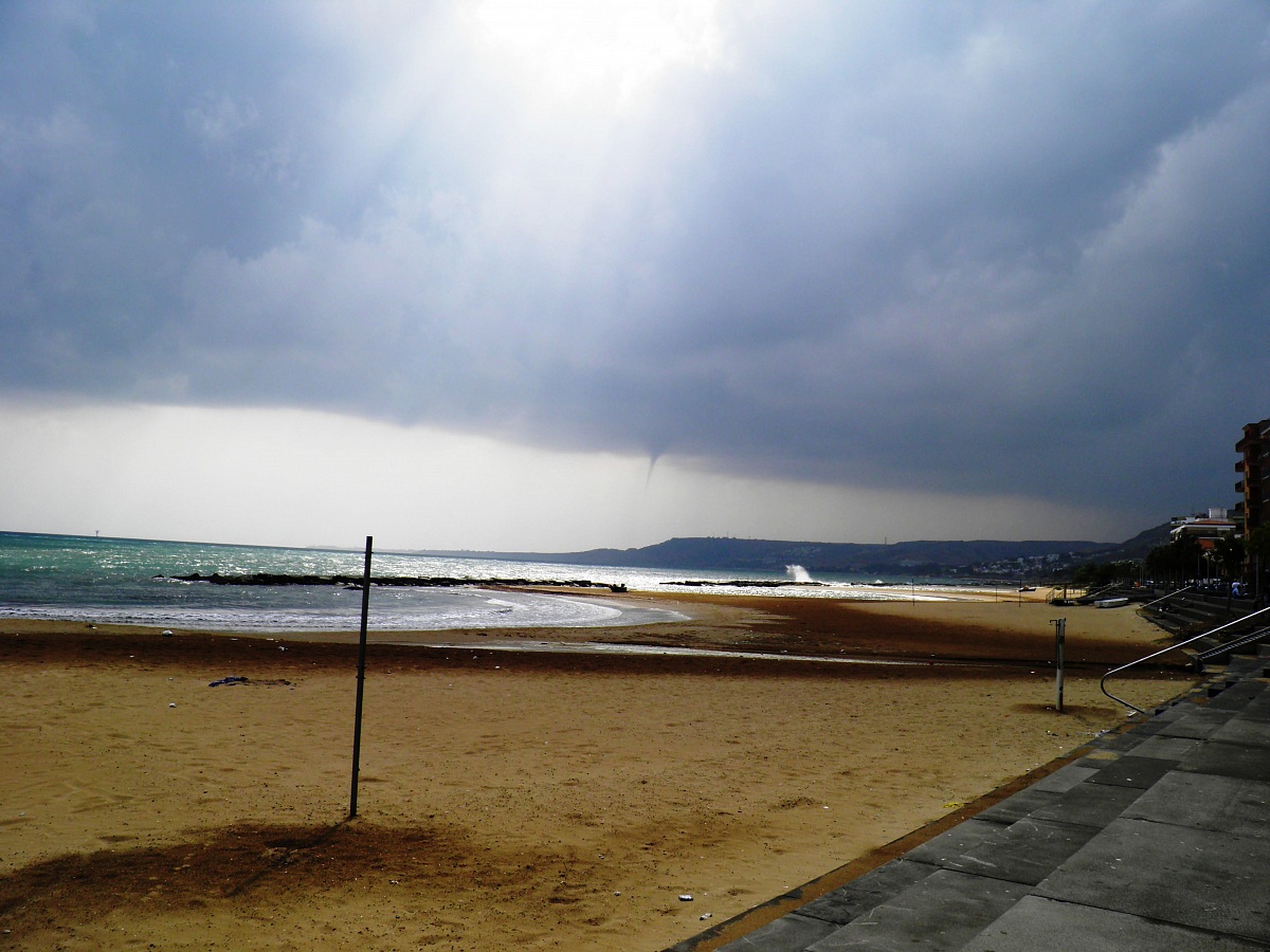 Crotone, between land and sea forces