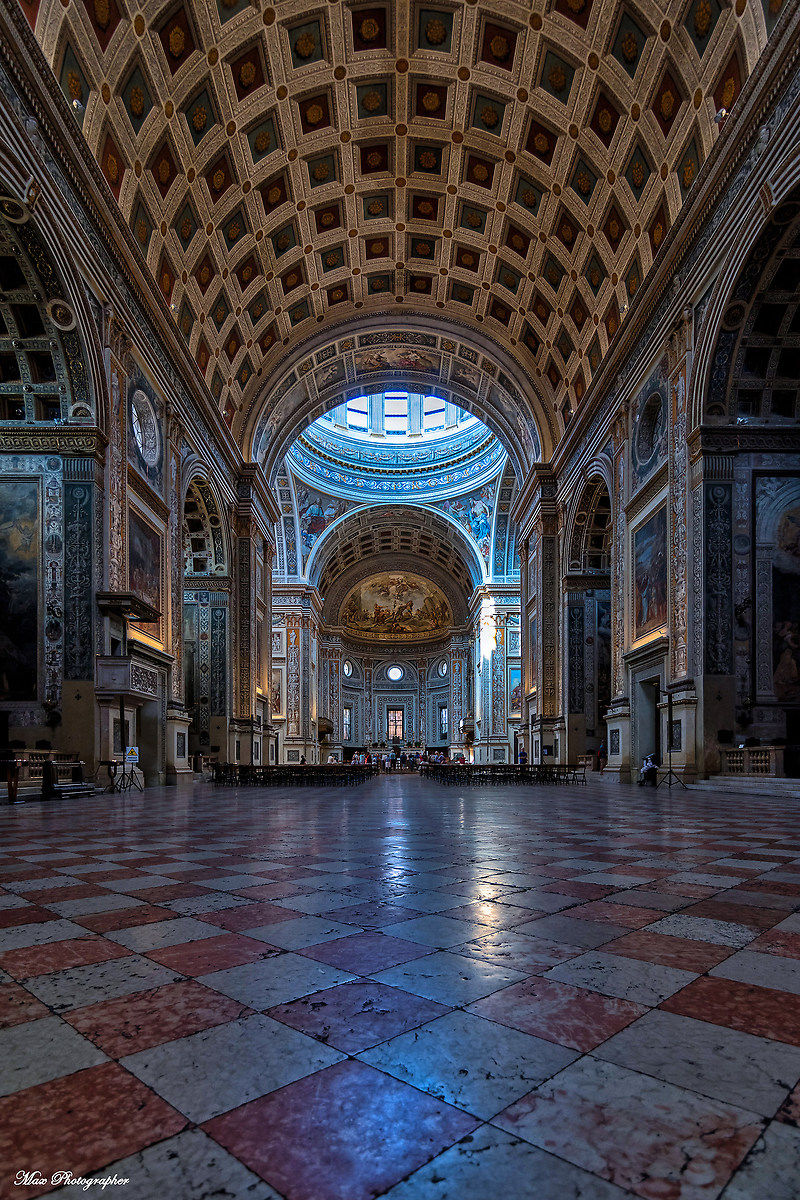 La Maestosa Basilica Di Sant'Andrea ( Mantova )