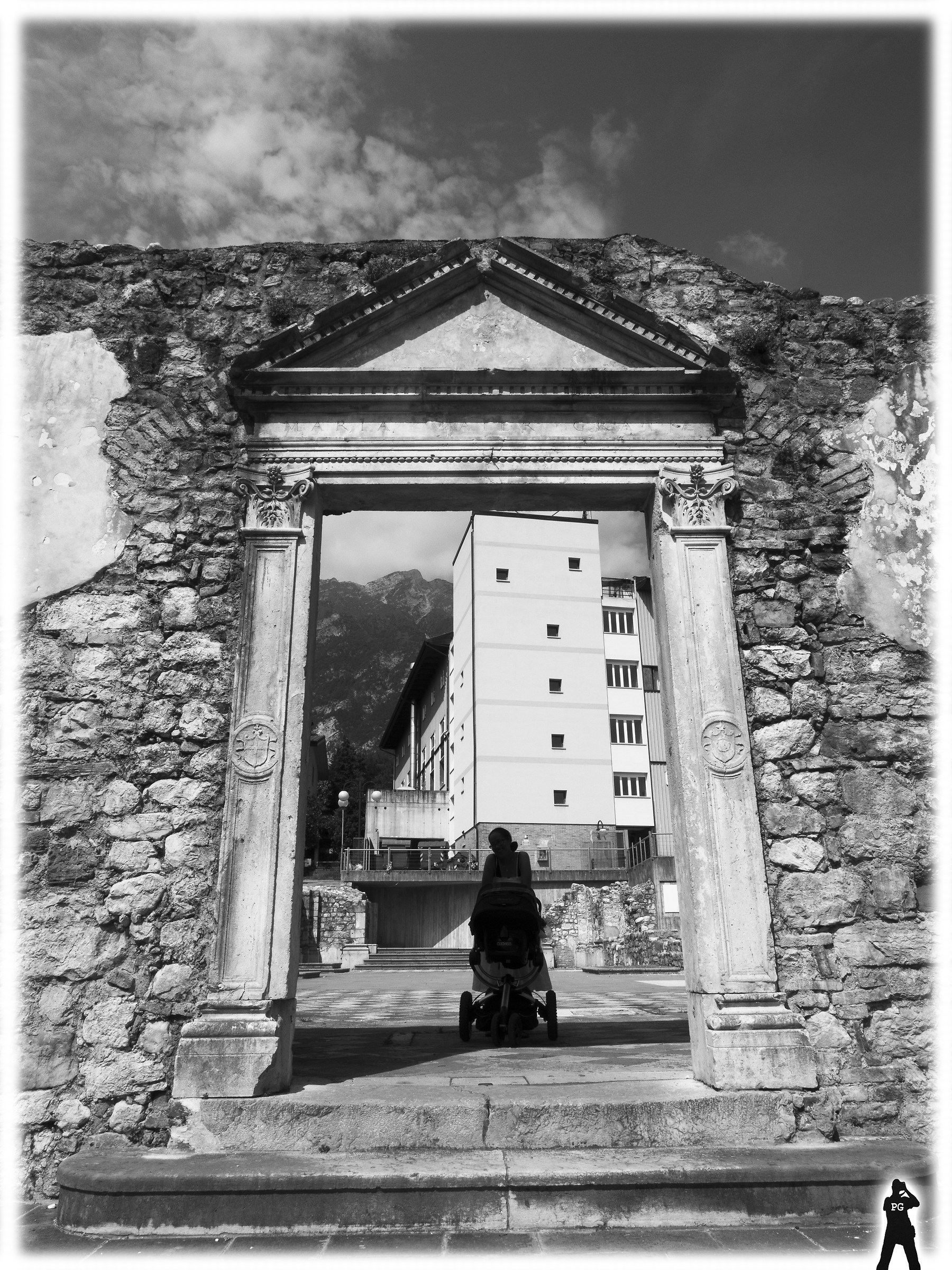 Her under the arch ...