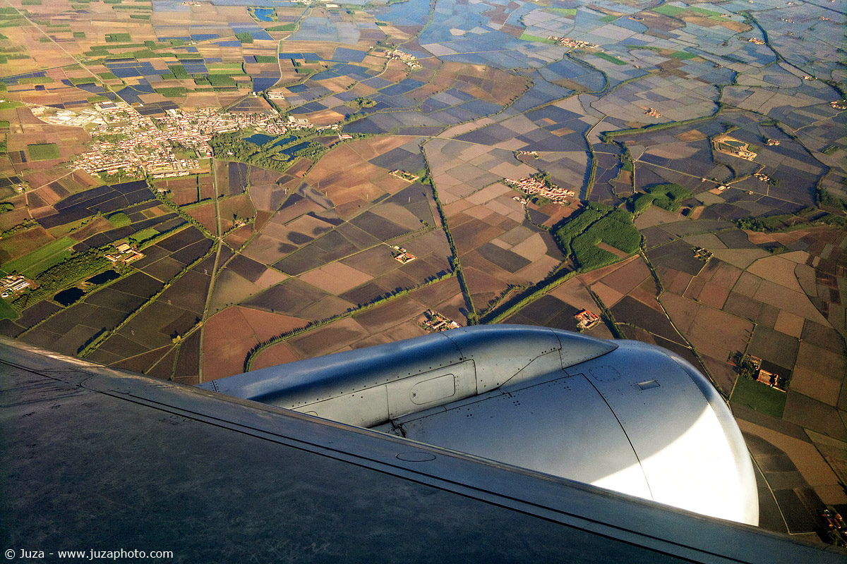 Campagne milanesi dal finestrino dell'aereo, 015541