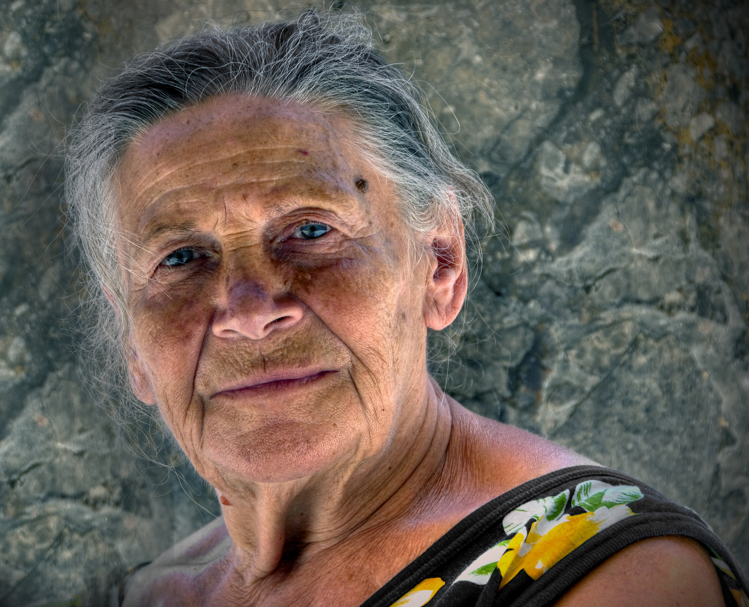 La signora dagli occhi blu