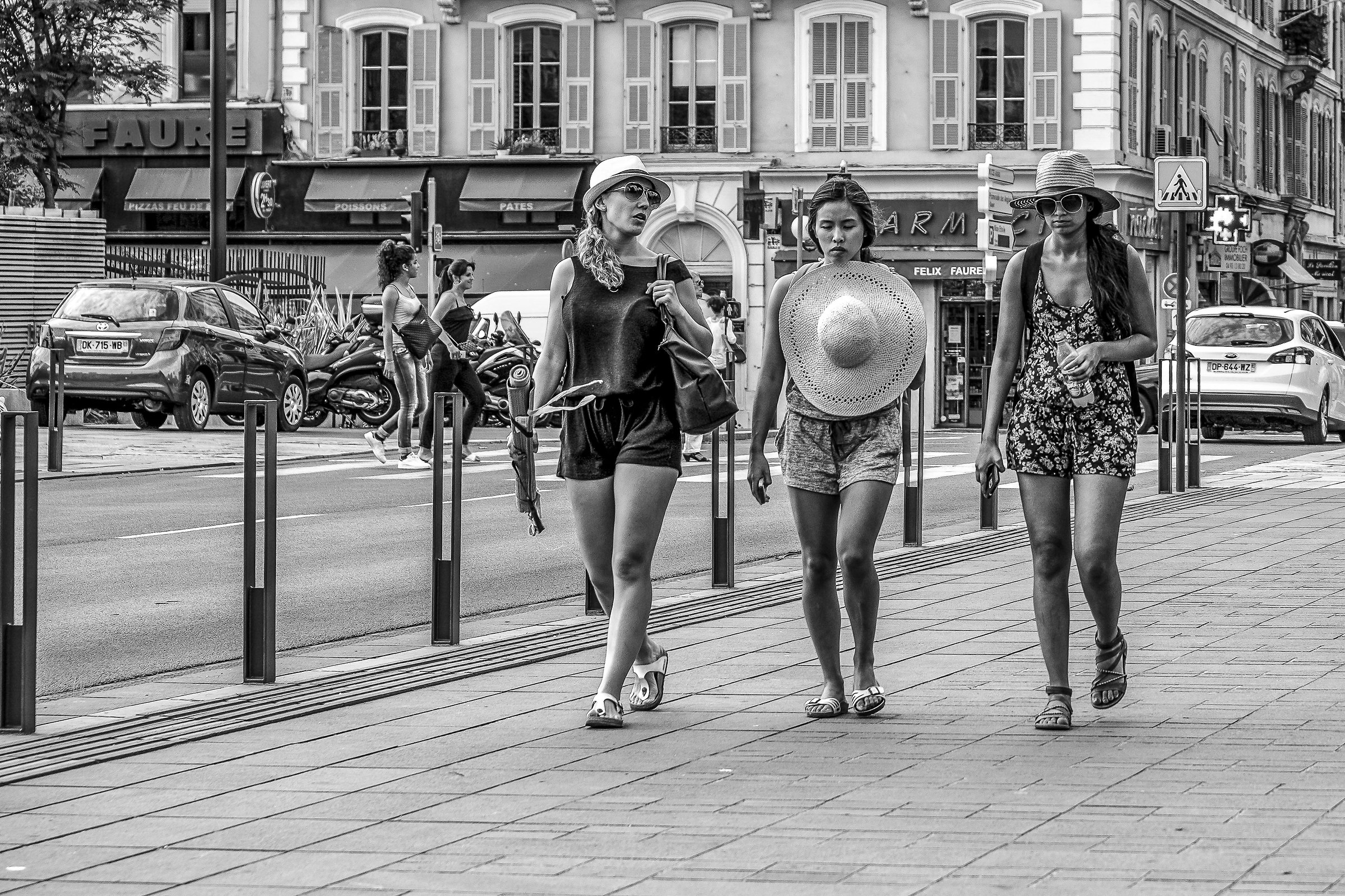 Les femmes et les chapeaux................
