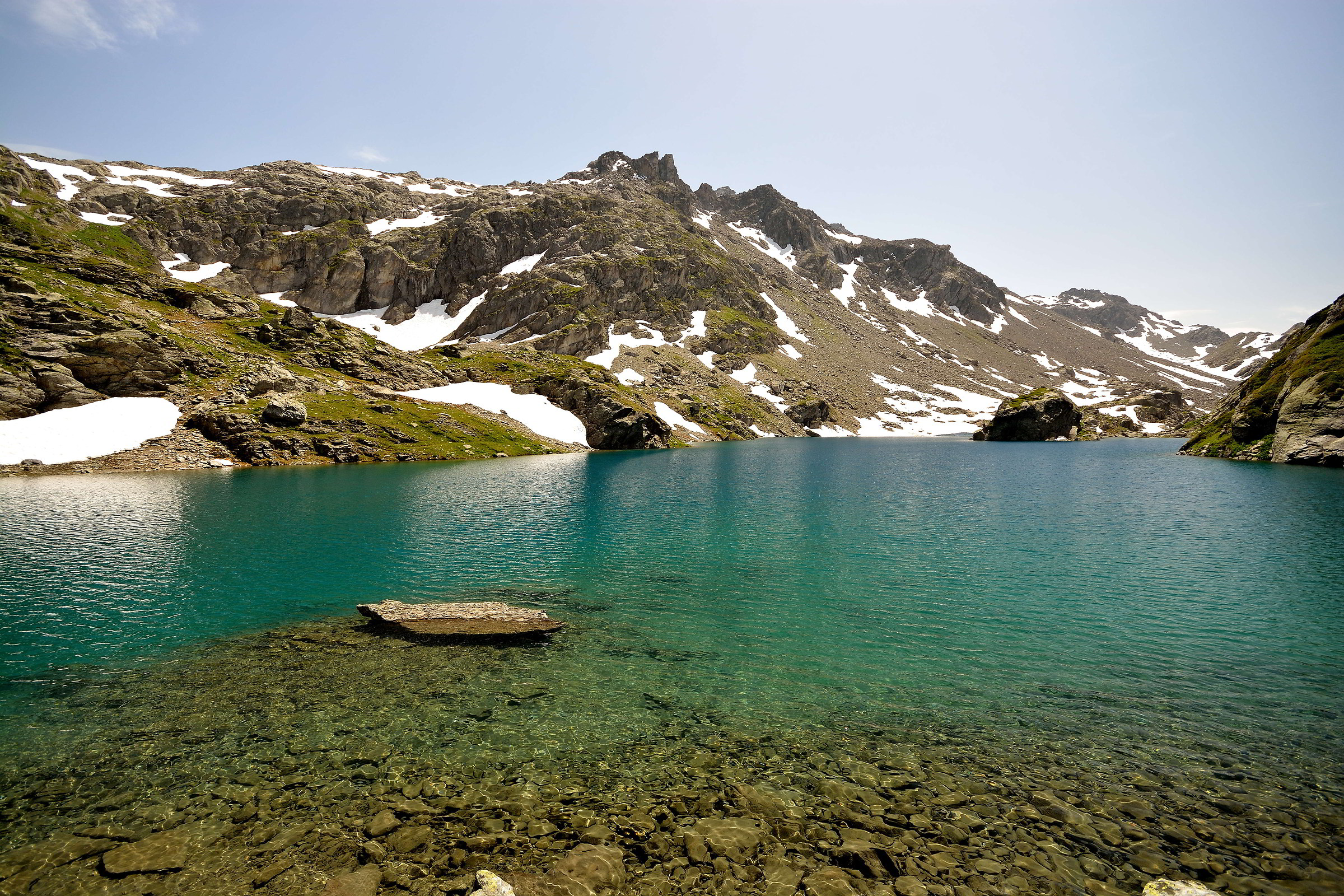 the second largest lake Bellecombe