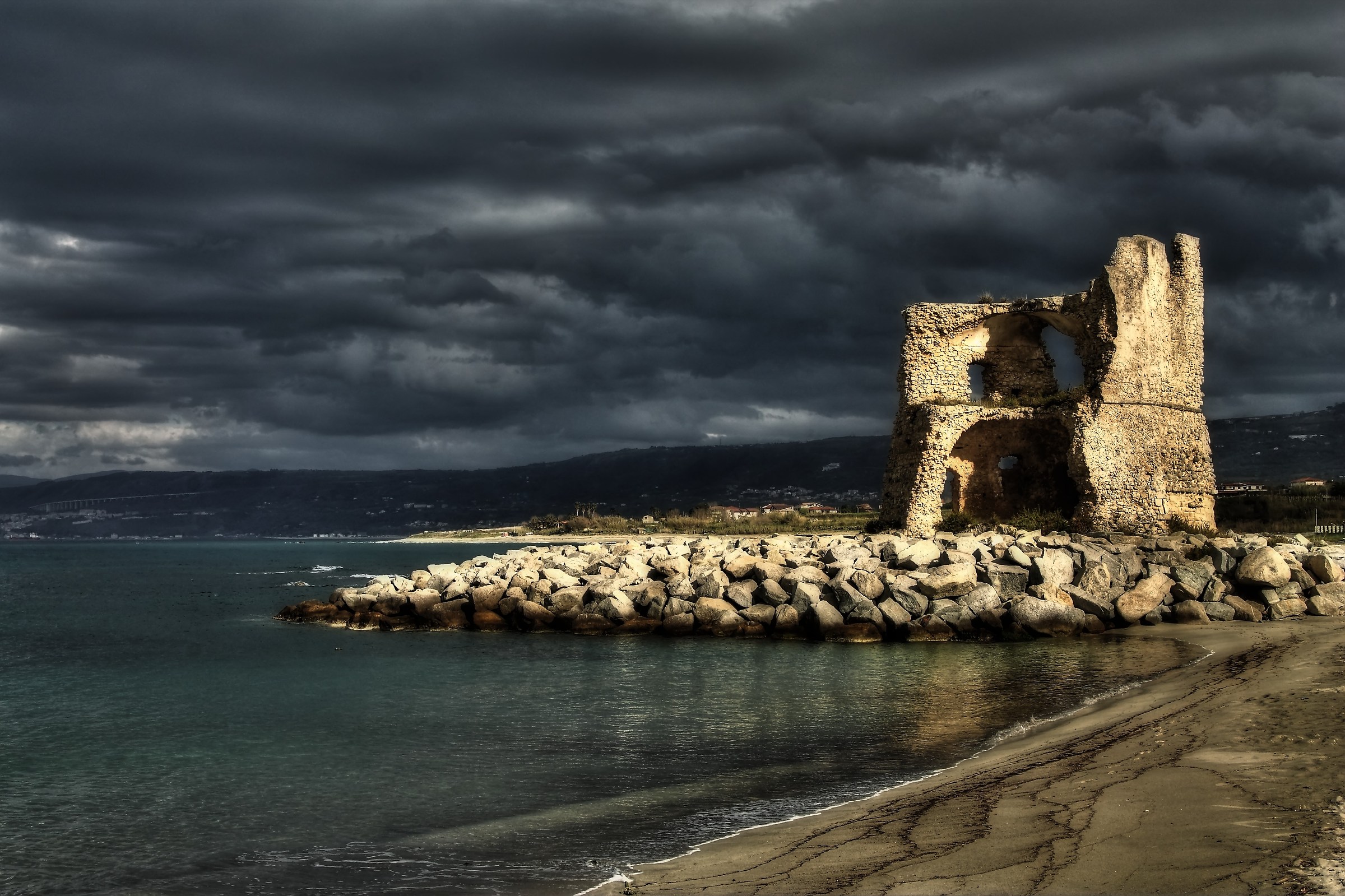 The tower of Briatico - HDR