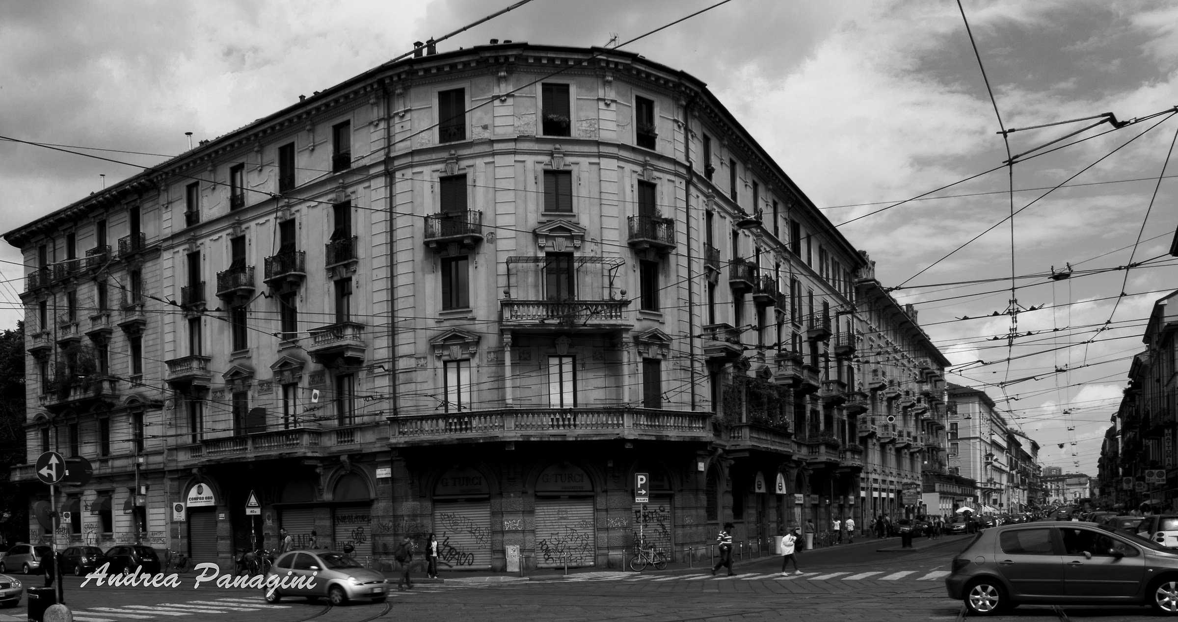 Piazzale Stazione di Porta Genova, 3