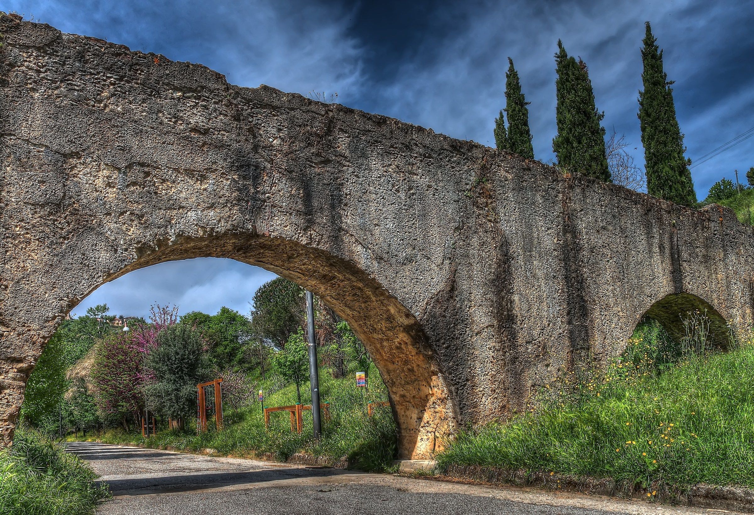 Ancient Roman aqueduct - HDR