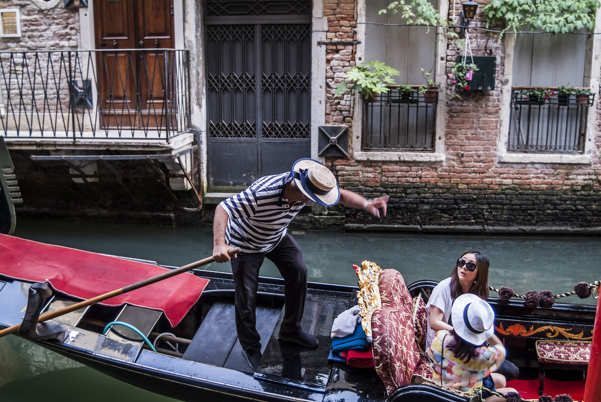 Gondolier angry