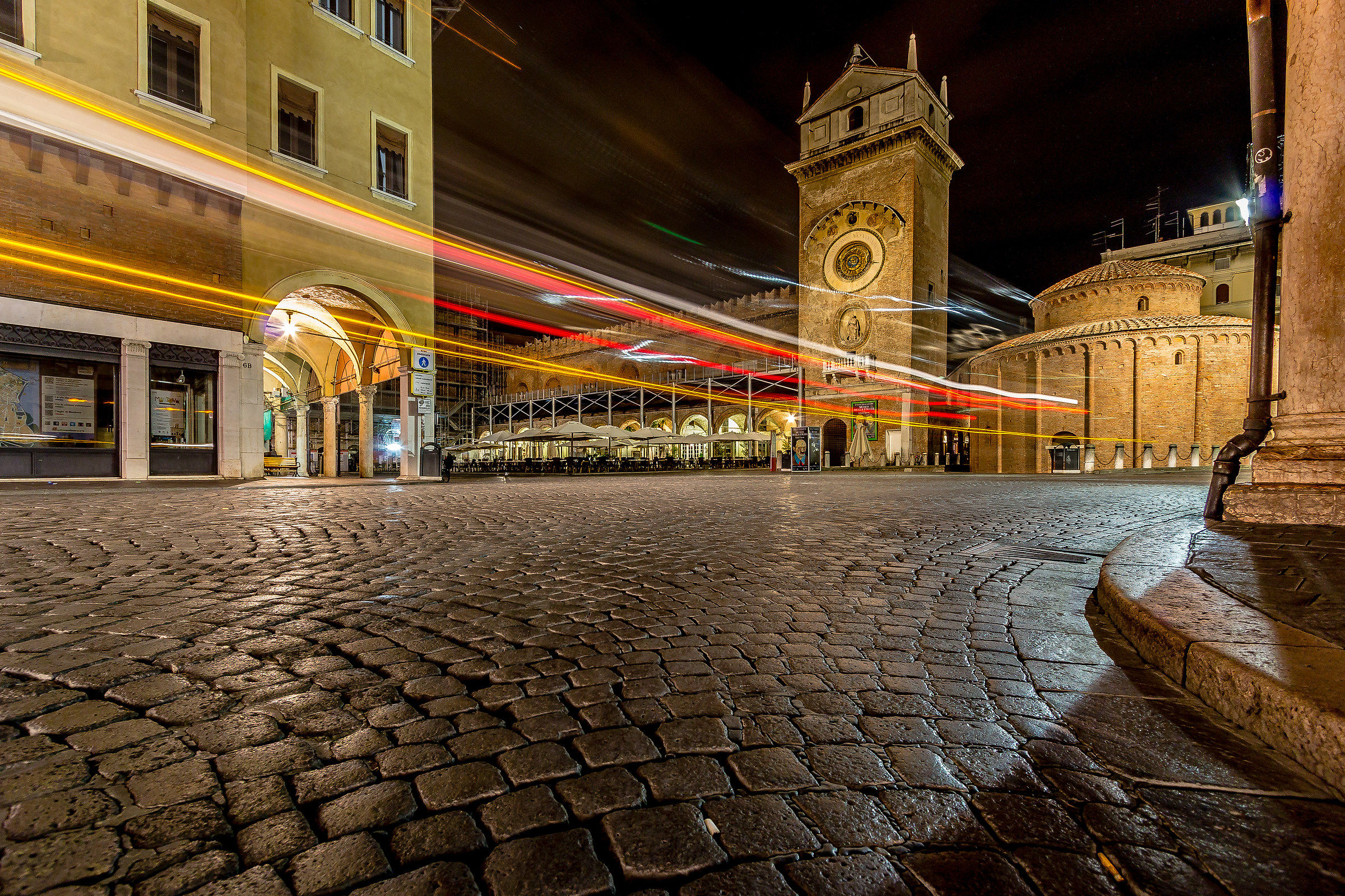 Piazza Erbe 2. Mantova