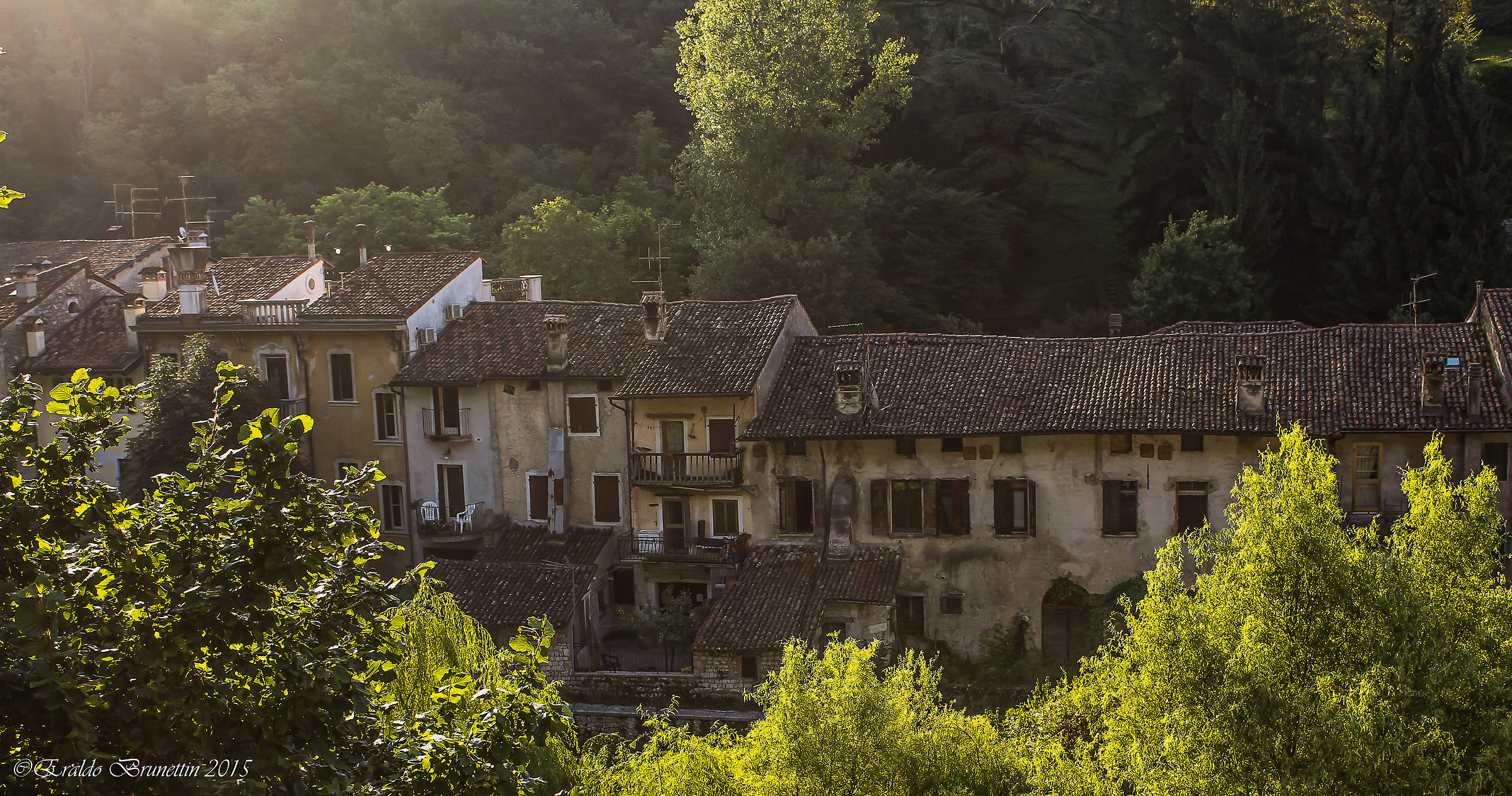 Vecchie case presso Polcenigo (pn).