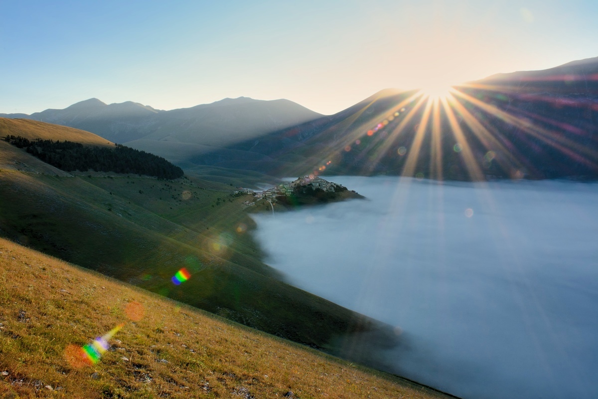 Games of lights and colors. (Castelluccio).
