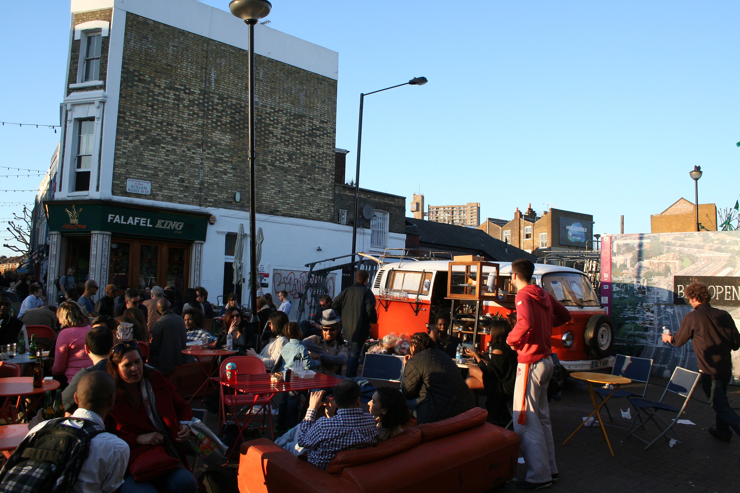 Wolkswagen van bar in Portobello
