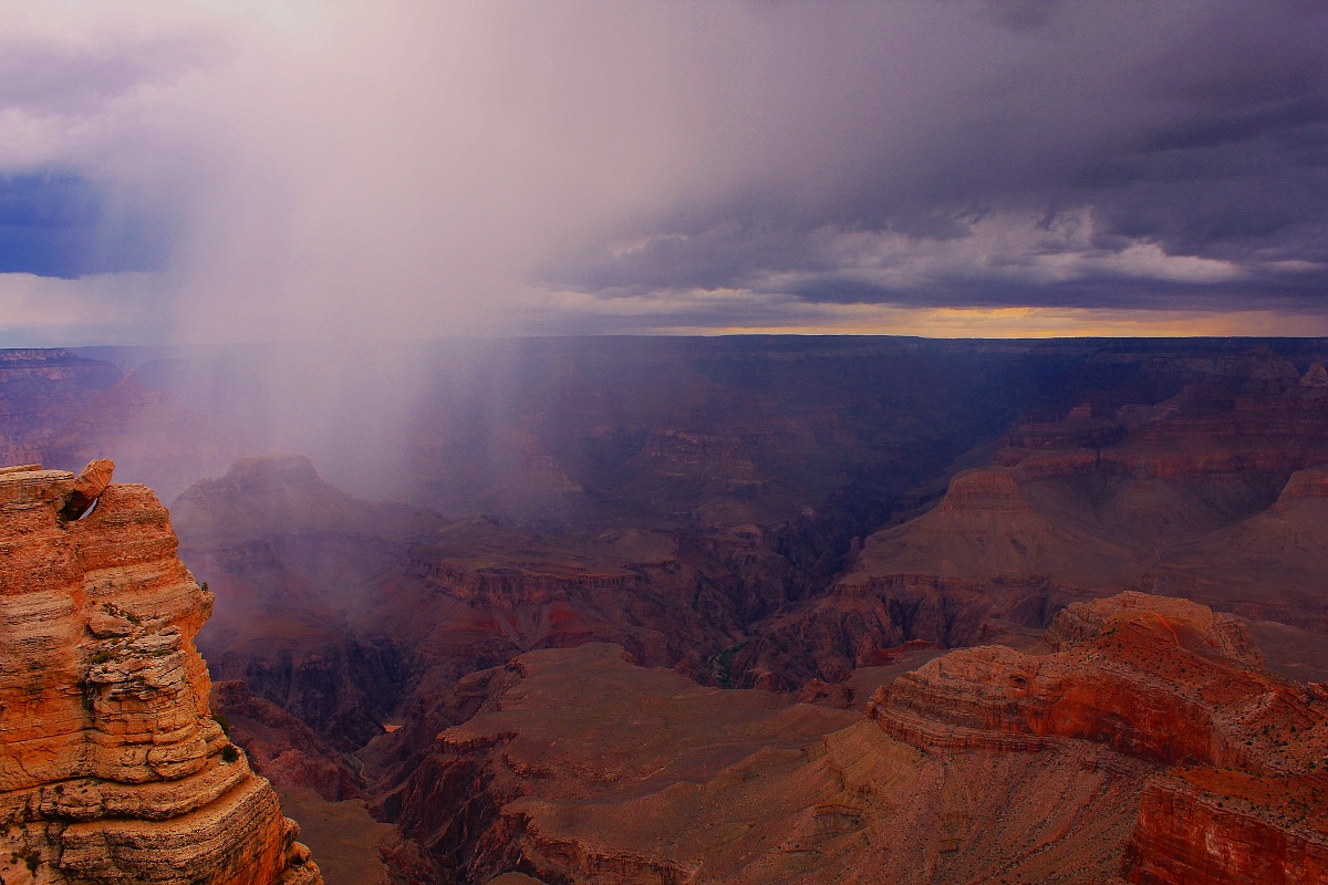 Pioggia sul Grand Canyon