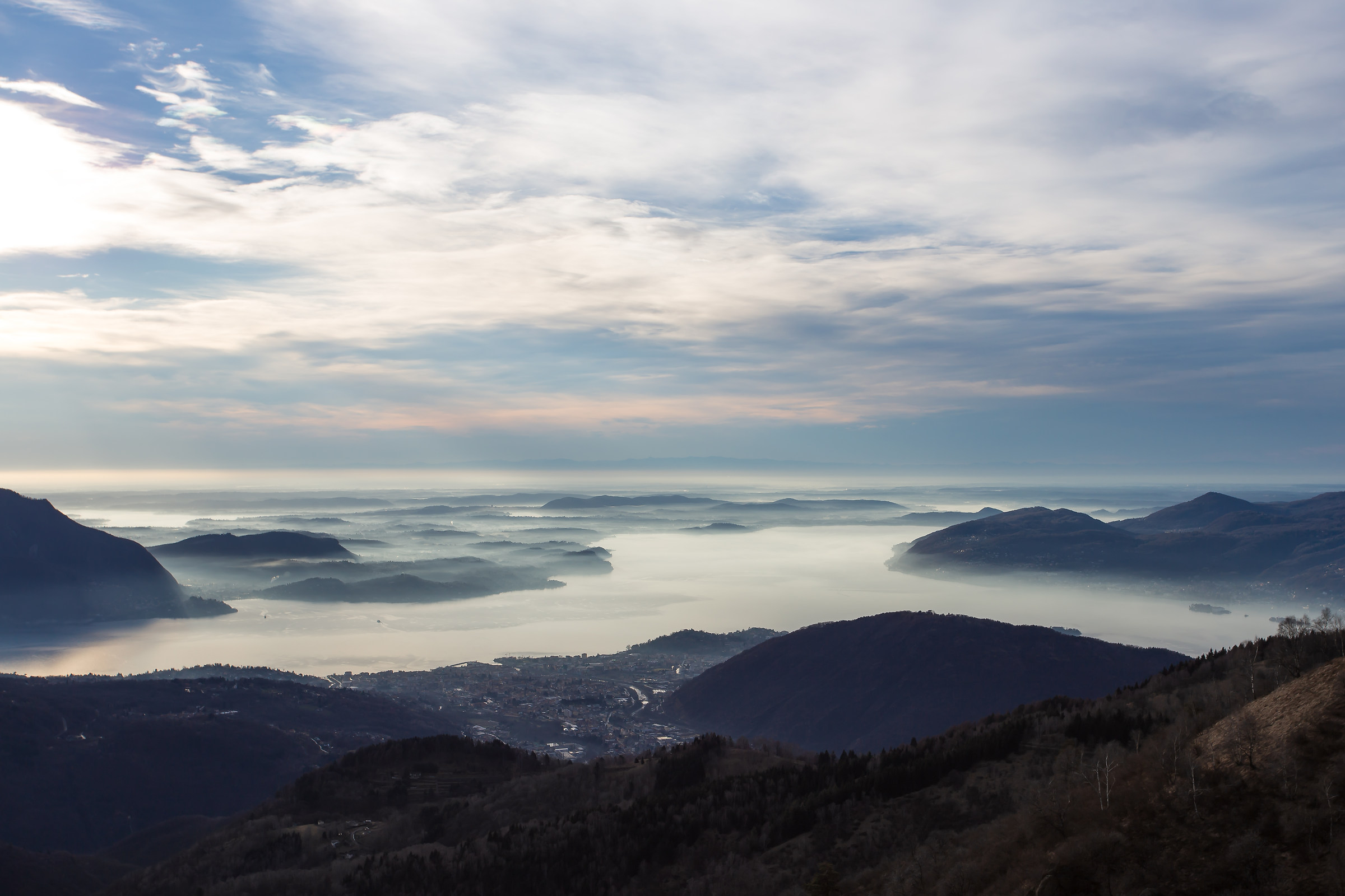 Lago Maggiore e la nebbia