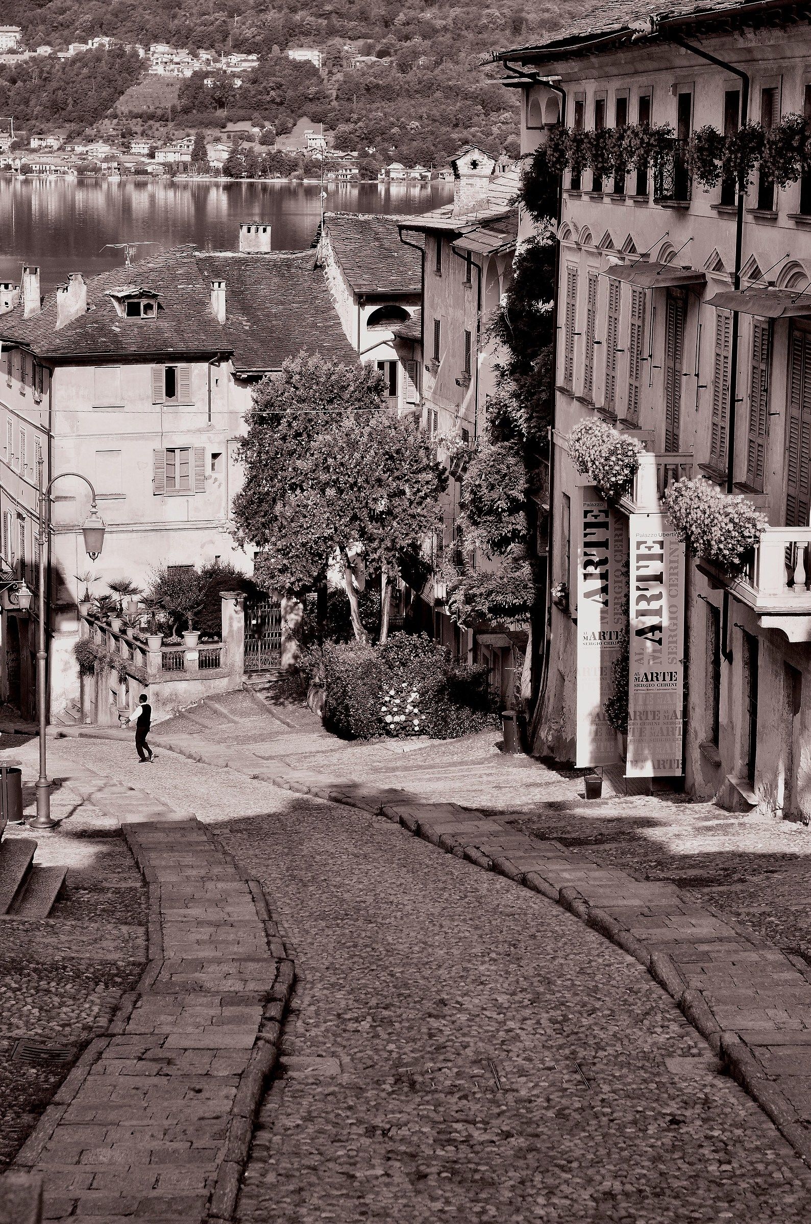 Orta San Giulio - down to the lake