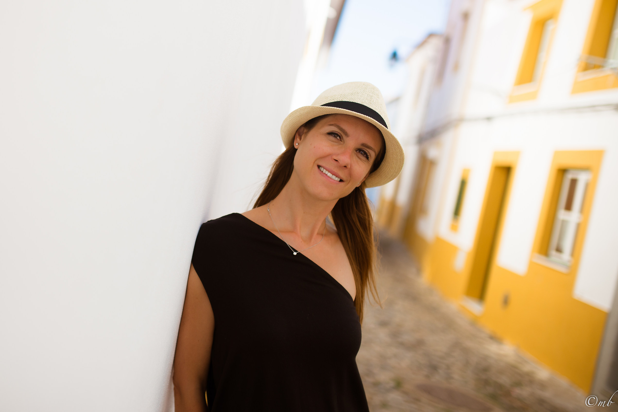 Among the white lanes of Evora.