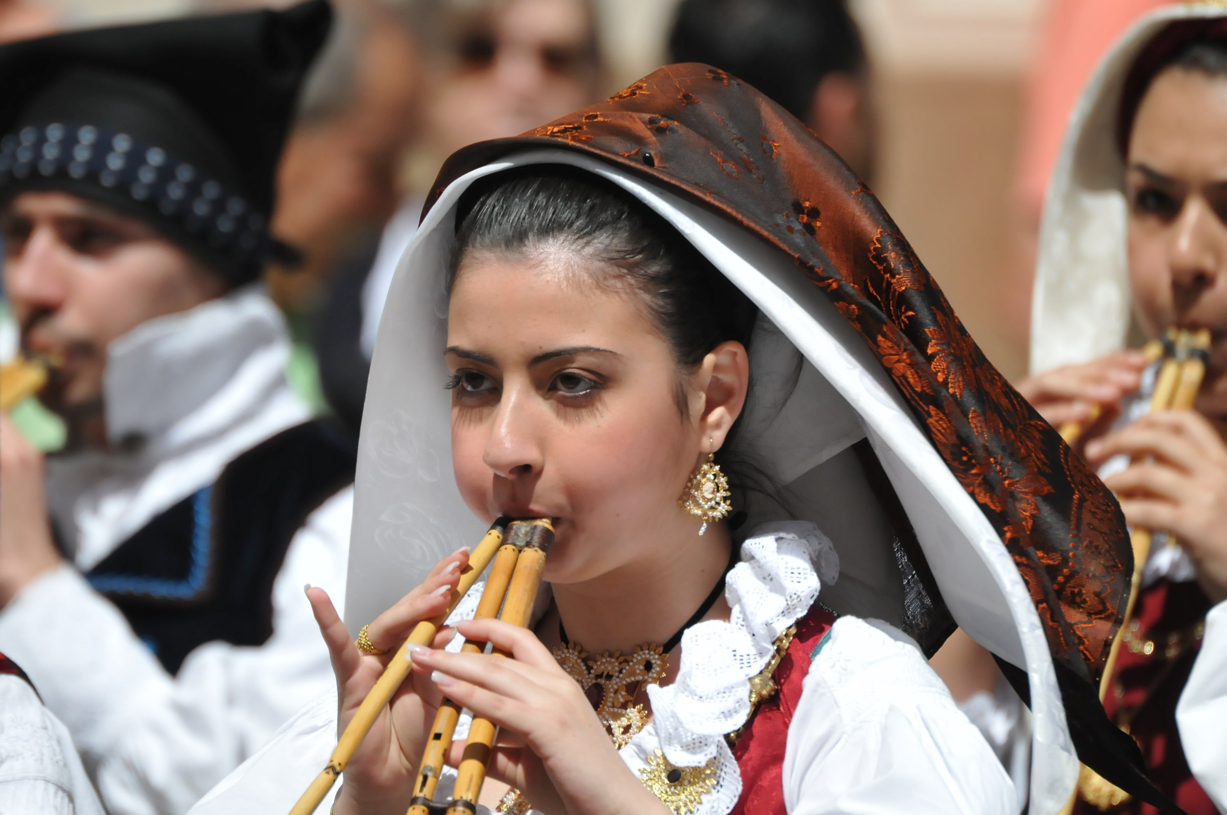 Suonatrice launeddas