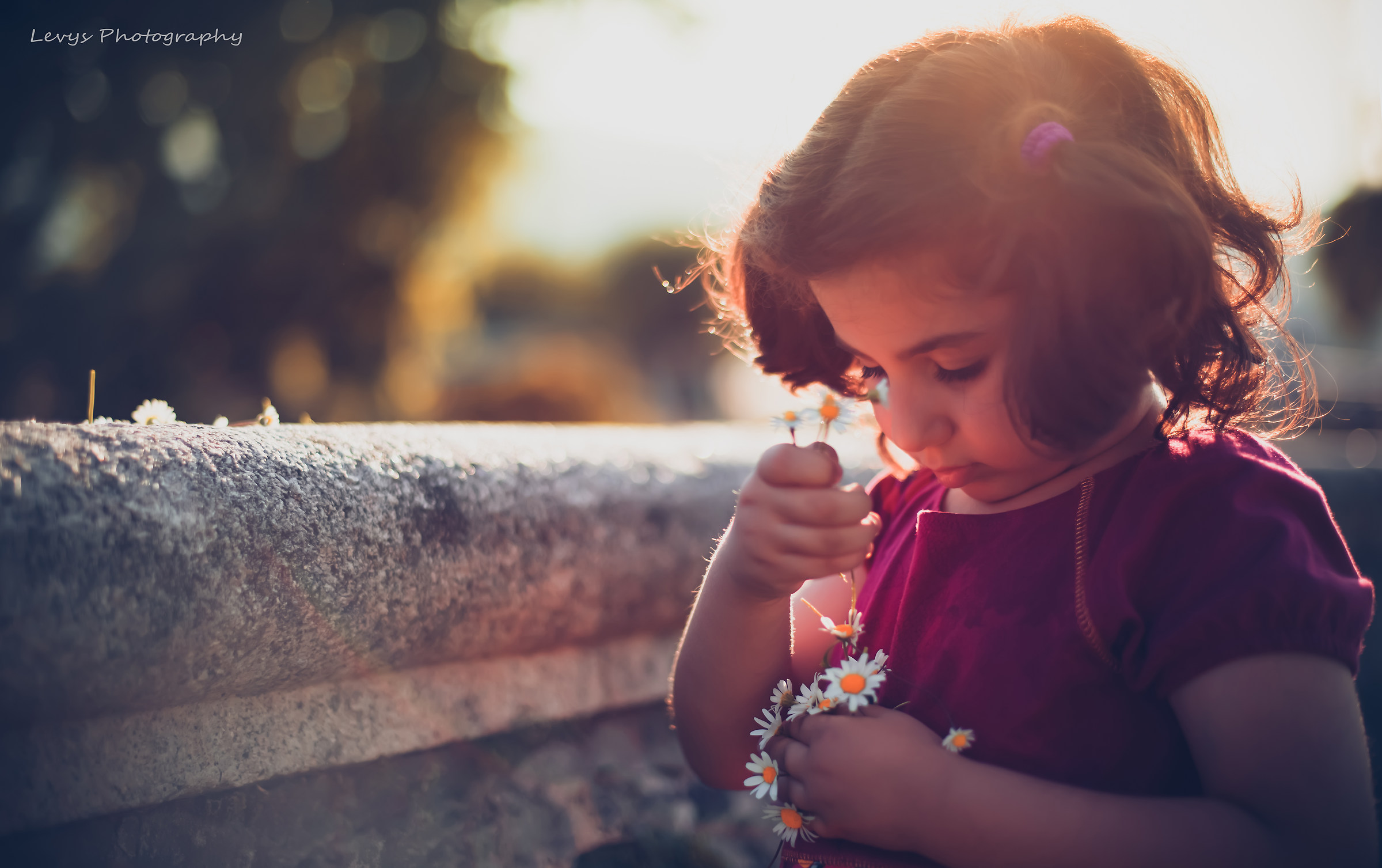 tu sei piccola e fragile