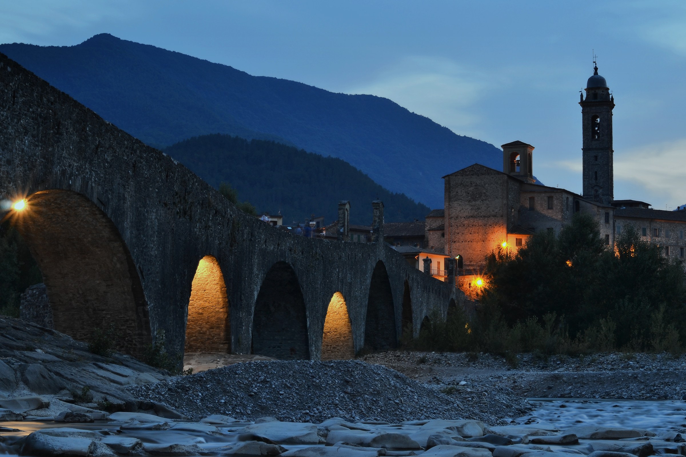 Il ponte vecchio all'imbrunire