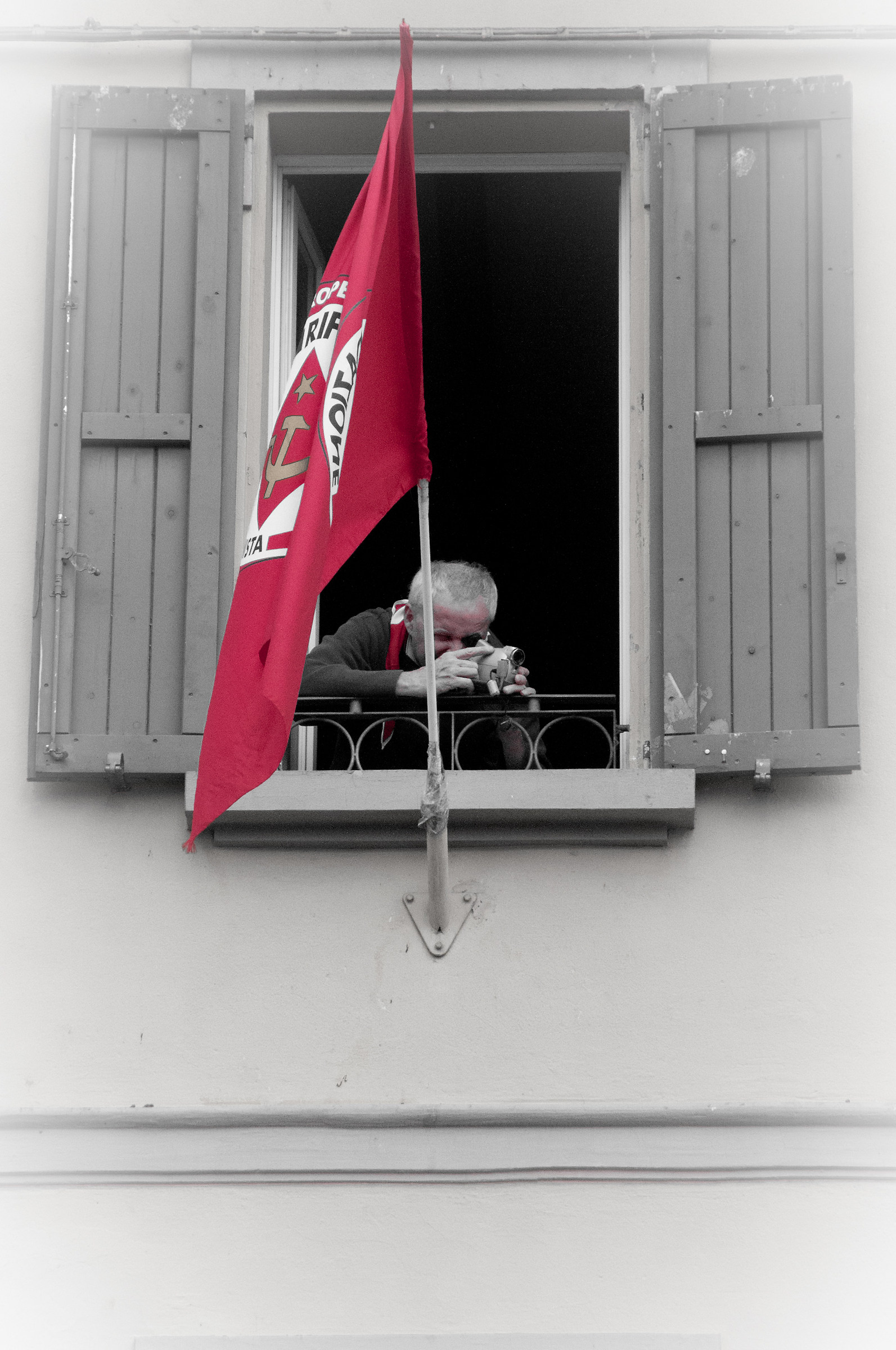 e noi qui a guardare