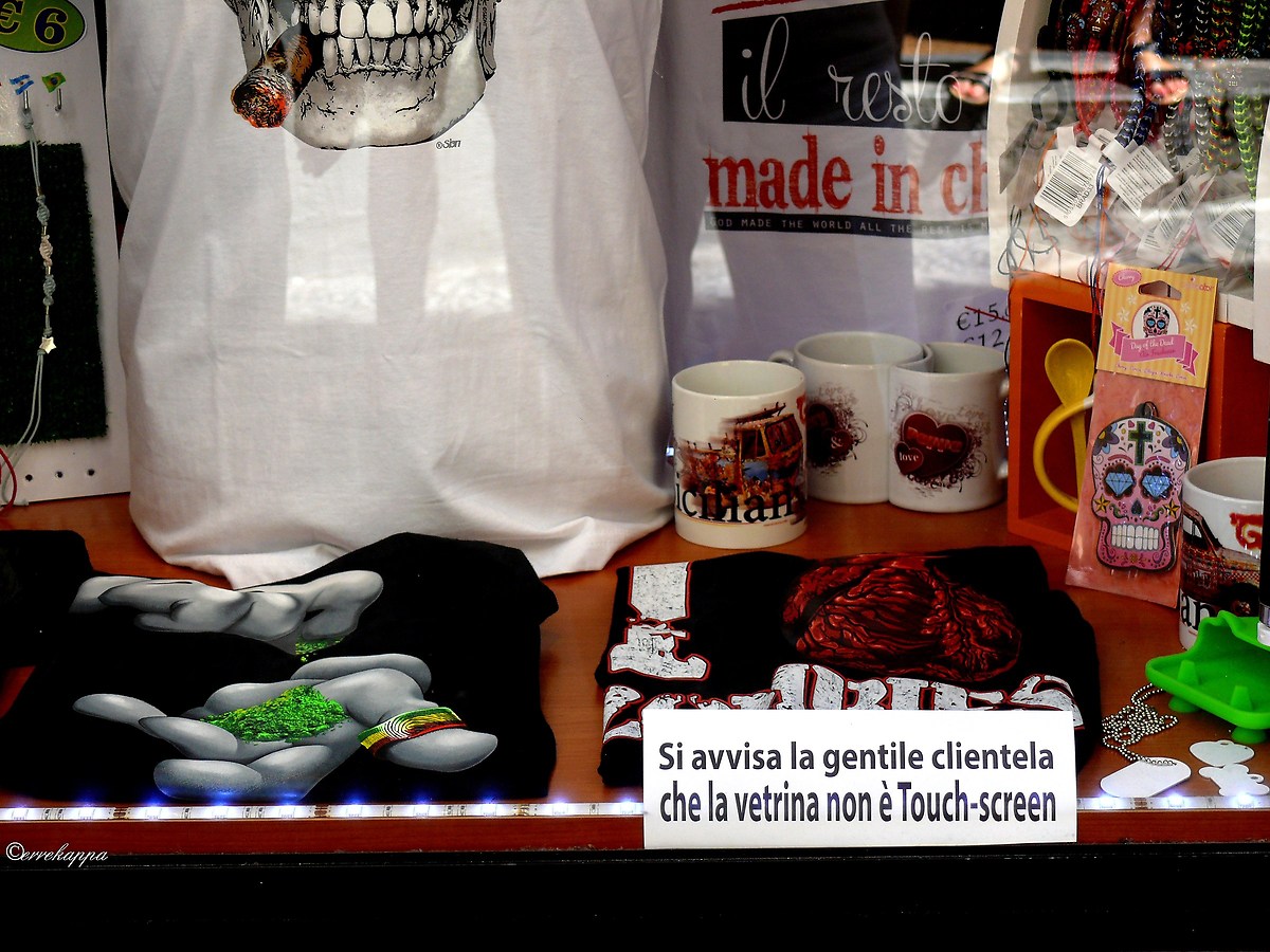 vitrea propter manum tangentem non operatur